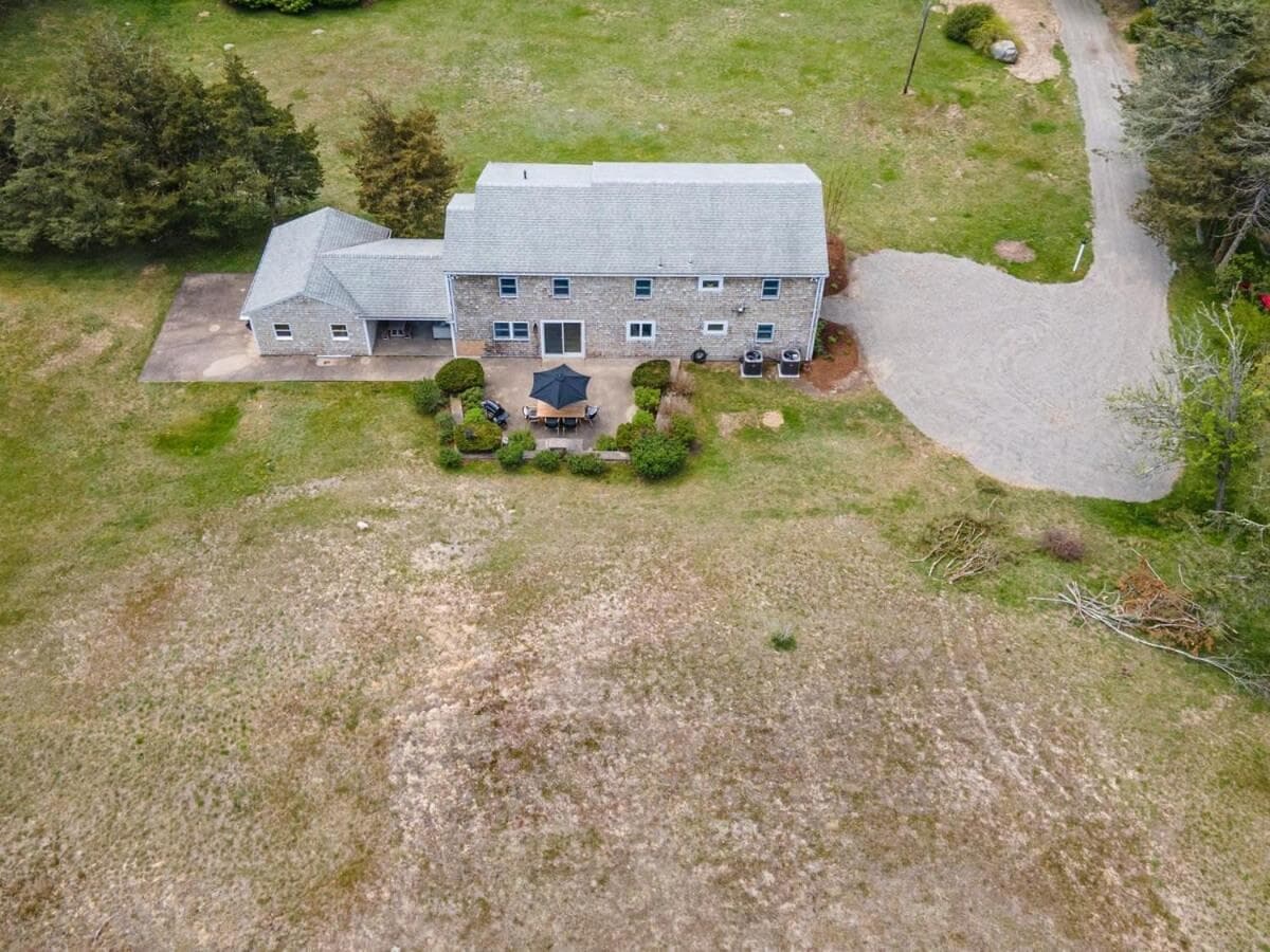Stay On The Cape Vacation Rentals: Immaculate Home 2 Acres Short Walk To Beach
