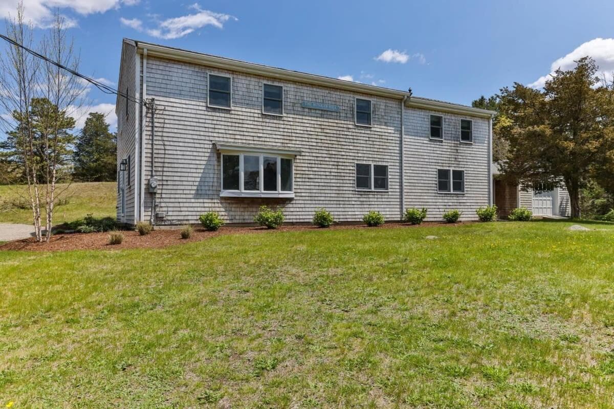 Stay On The Cape Vacation Rentals: Immaculate Home 2 Acres Short Walk To Beach