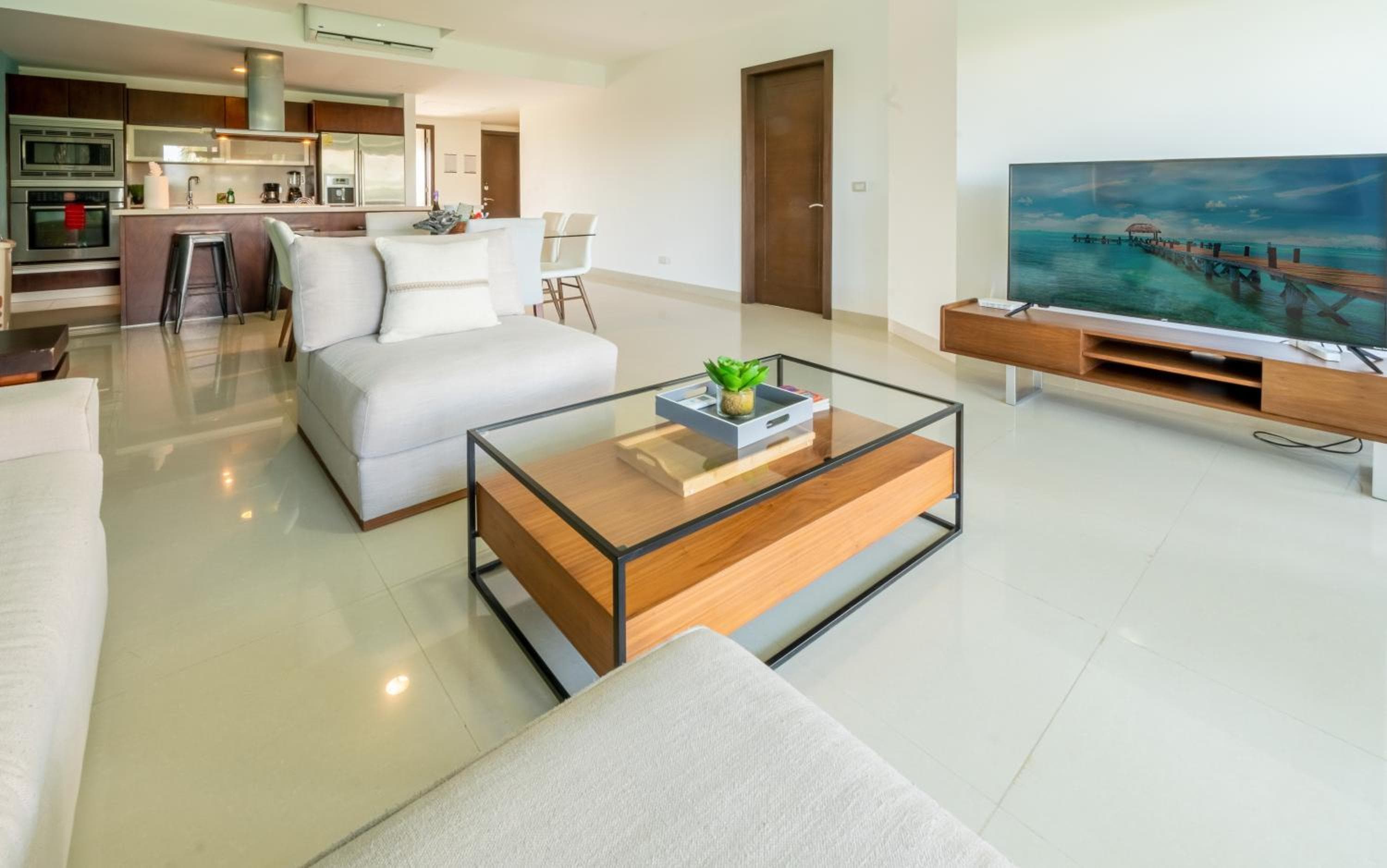 Luxury 2 BR Condo with tub & Infinity Pool - Beach Side At Mareazul - Sirenita G