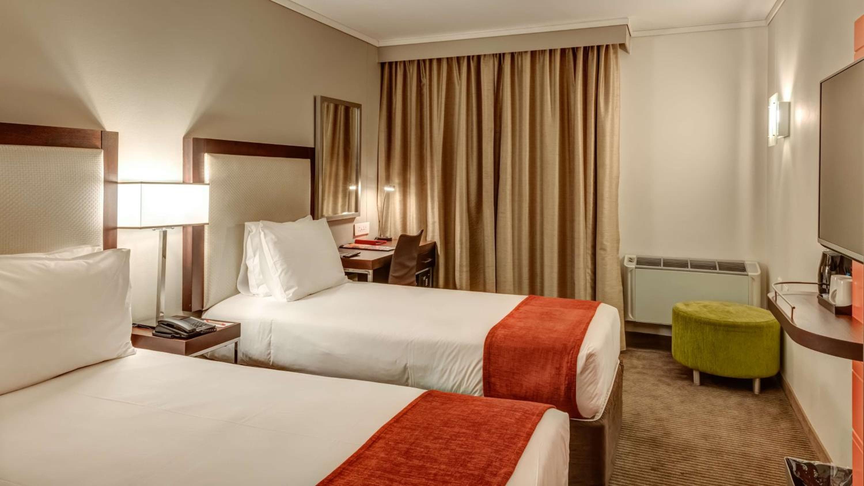 StayEasy Eastgate