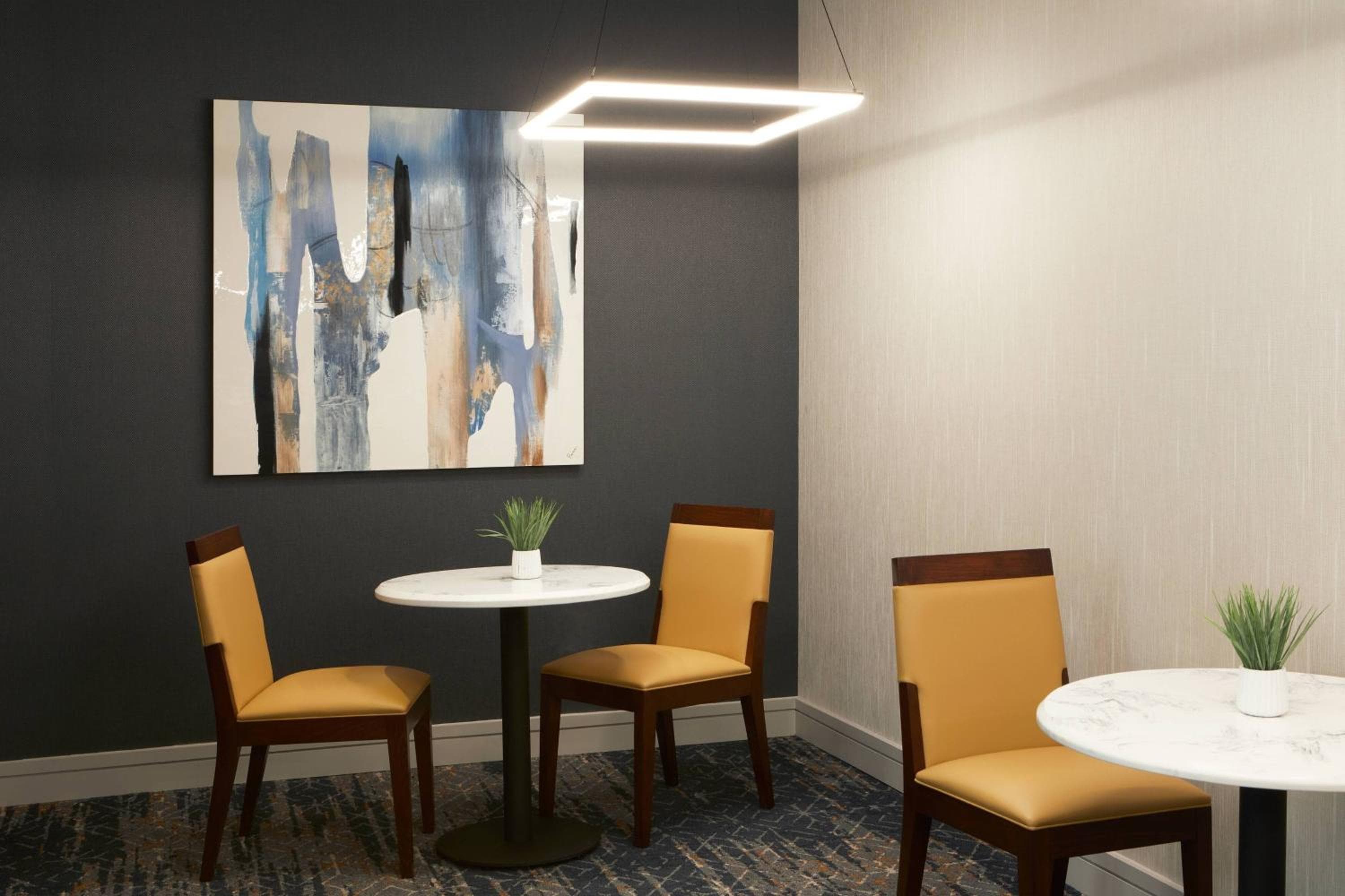 Courtyard by Marriott Los Angeles LAX / Century Boulevard