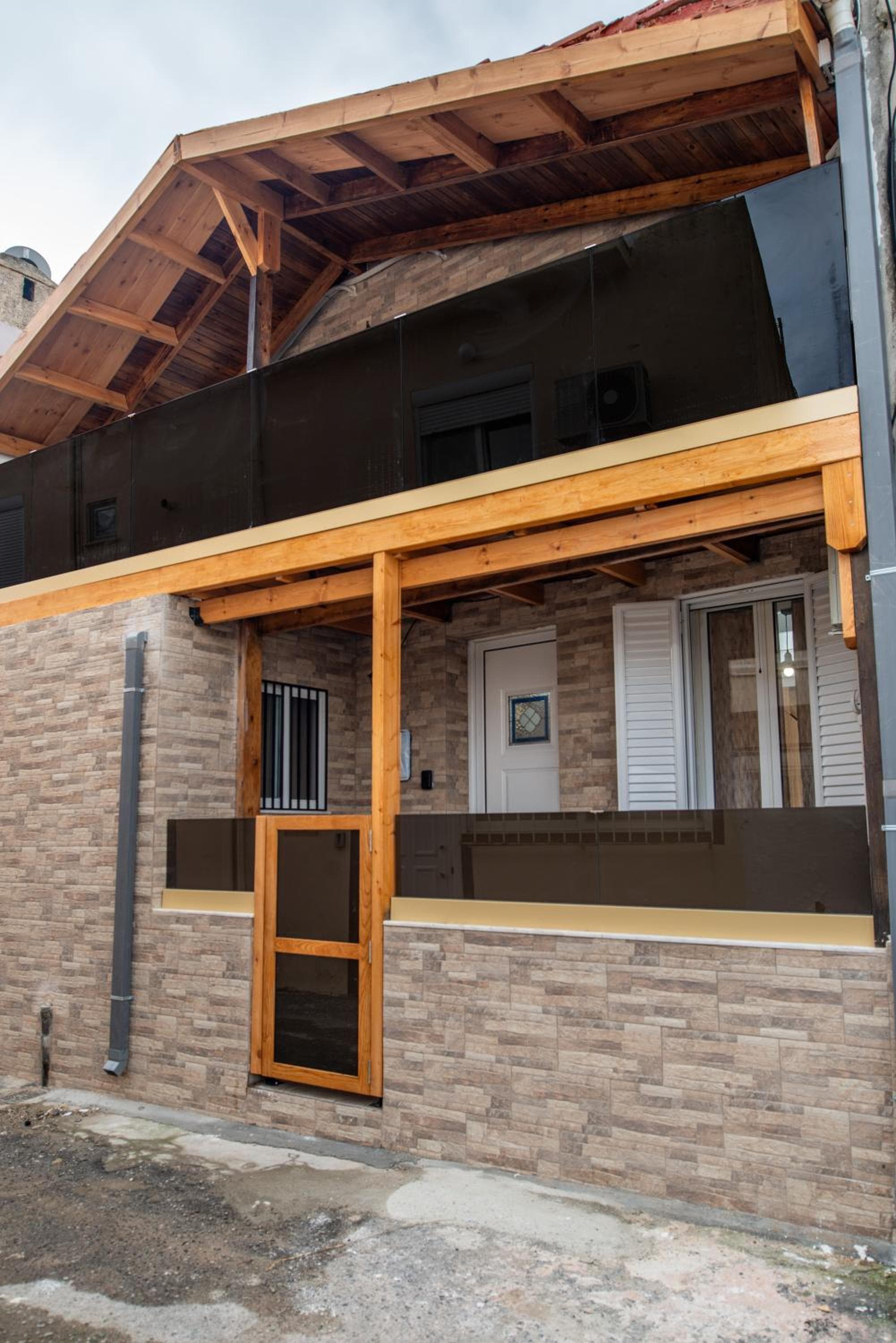 Giannis House