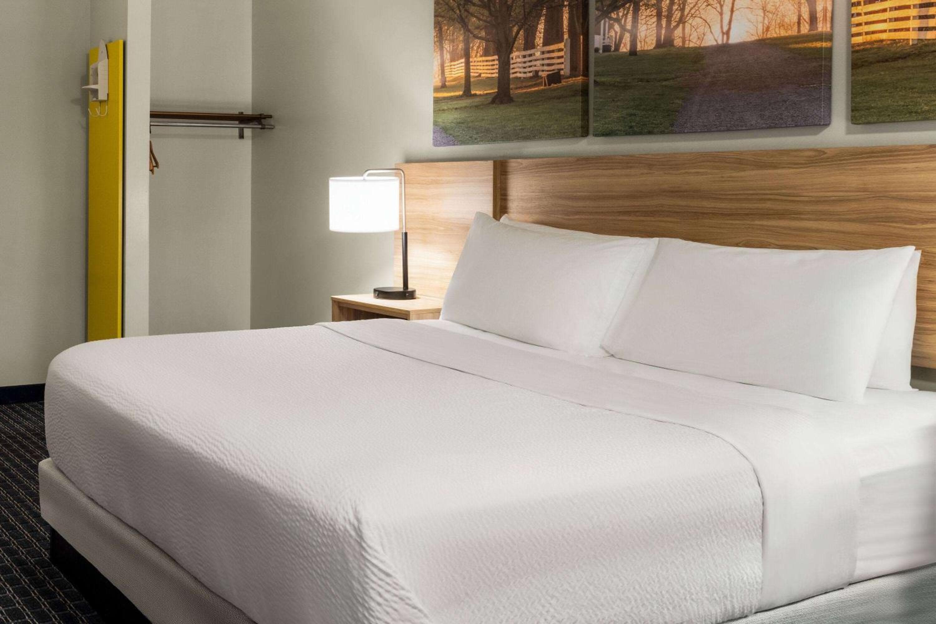 Days Inn & Suites by Wyndham Lancaster Amish Country