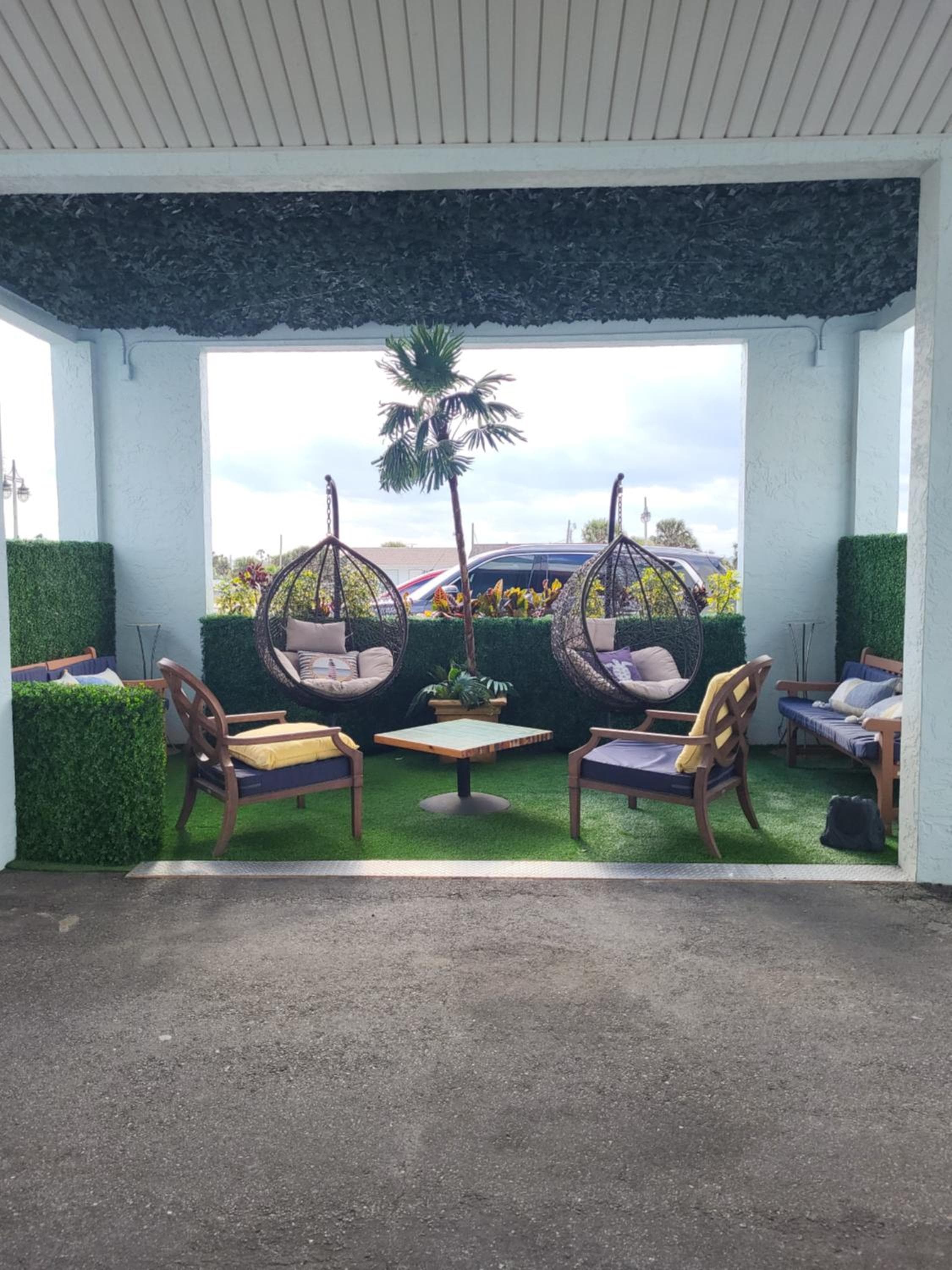 Beachside Hotel