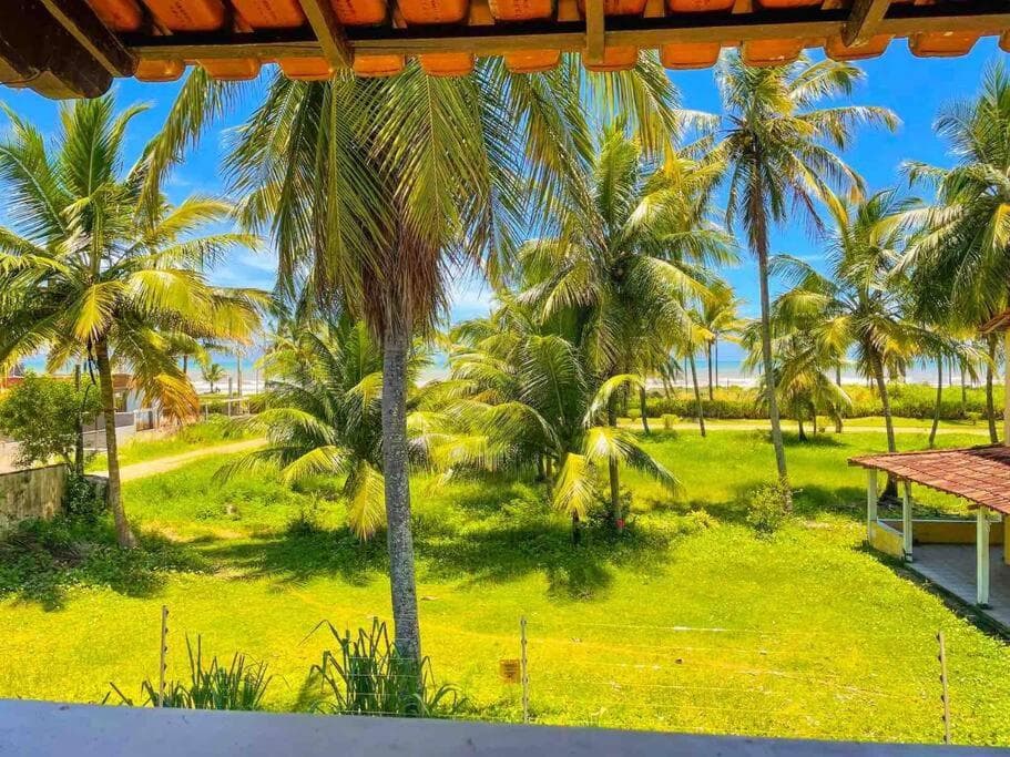 Casa com 5 quartos e vista para o mar a 170m da praia