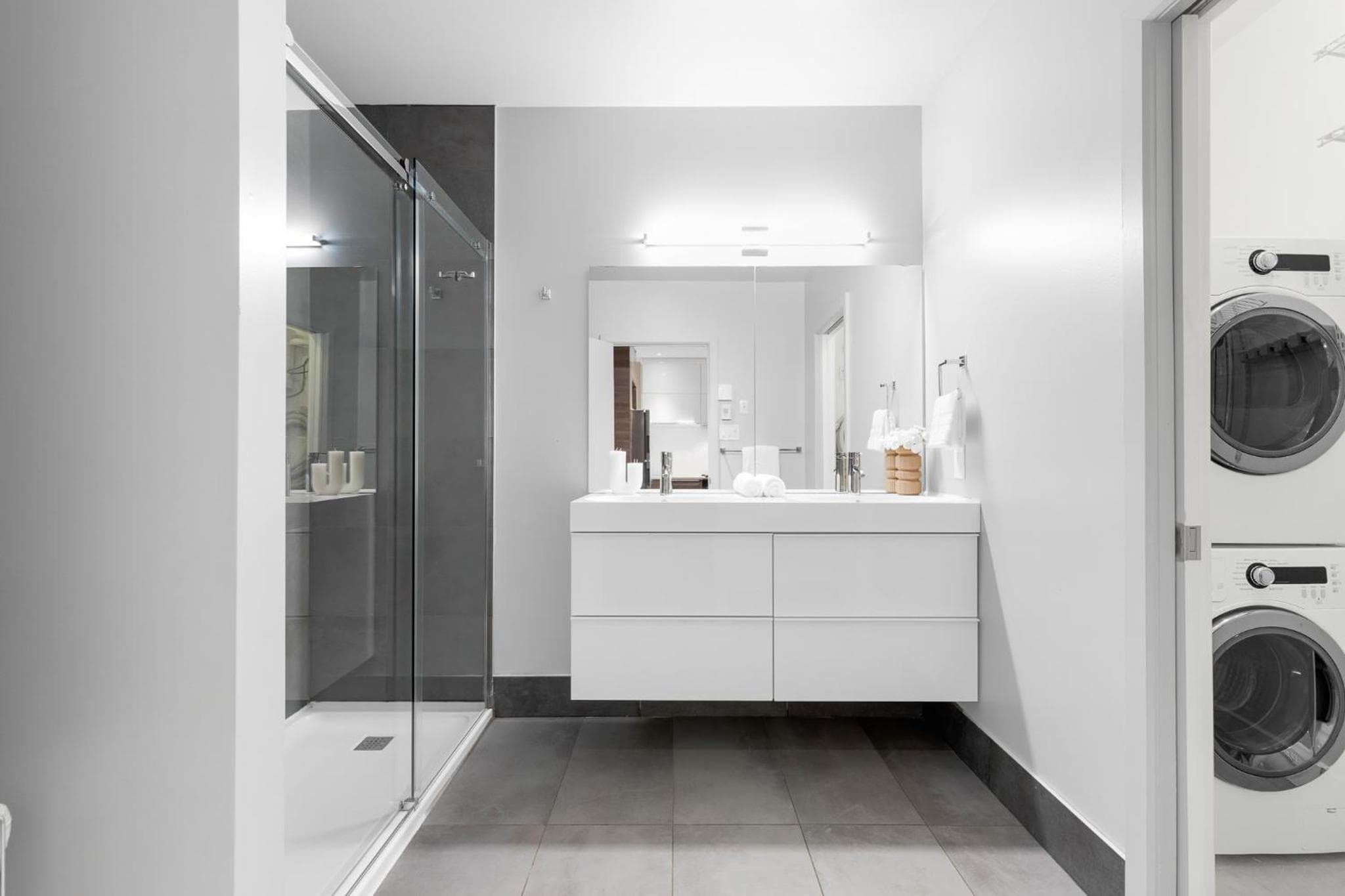 LiV MTL Soho Spacious Rooftop Suites for Groups Near Downtown Montreal