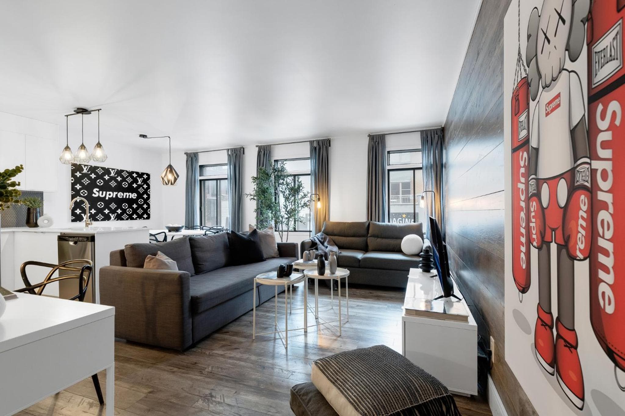 LiV MTL Urban Spacious Group Suites Near Downtown Montreal