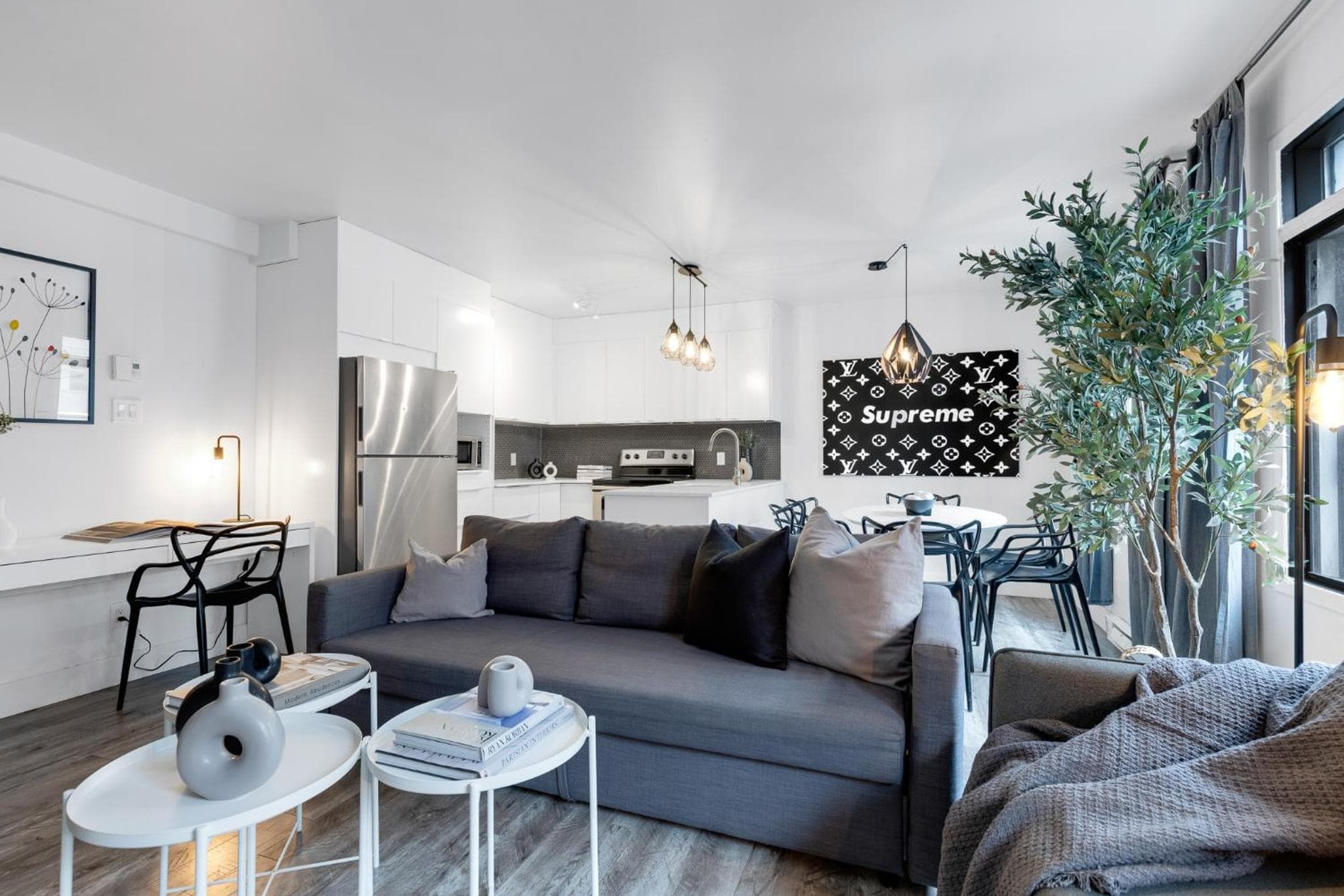 LiV MTL Urban Spacious Group Suites Near Downtown Montreal