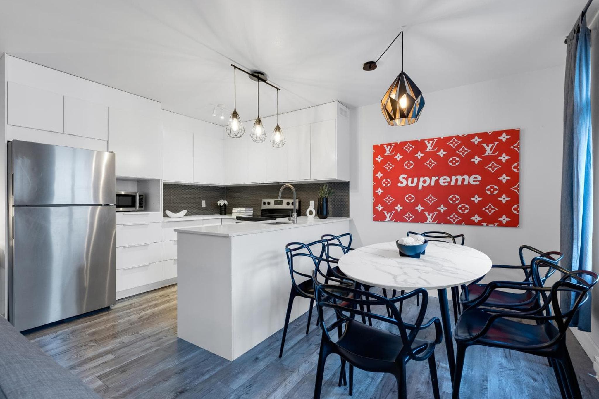 LiV MTL Urban Spacious Group Suites Near Downtown Montreal