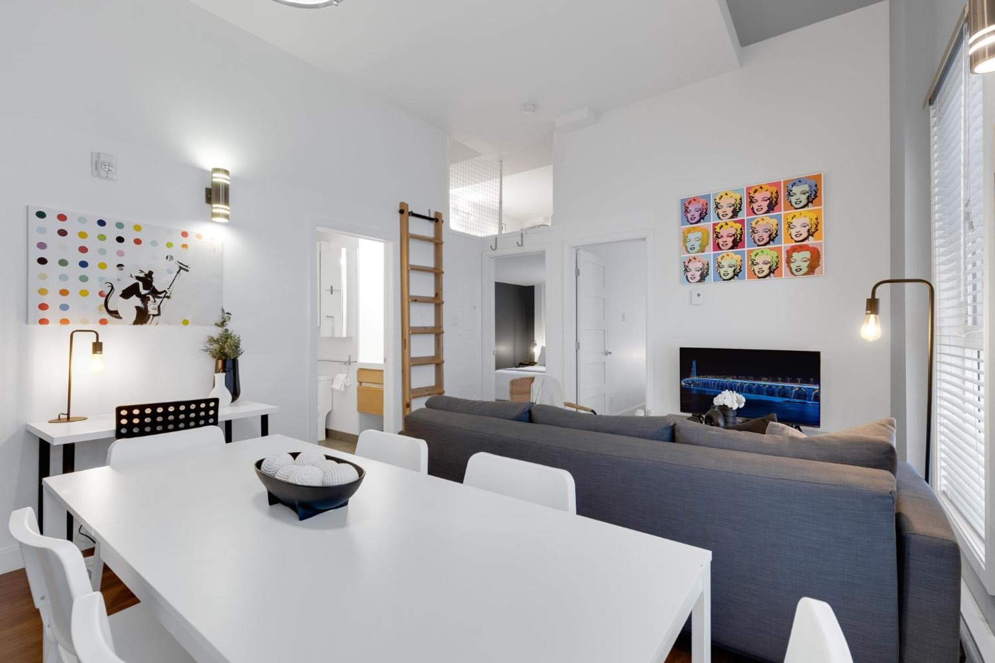 LiV MTL Main Plateau Suites Near Downtown Montreal