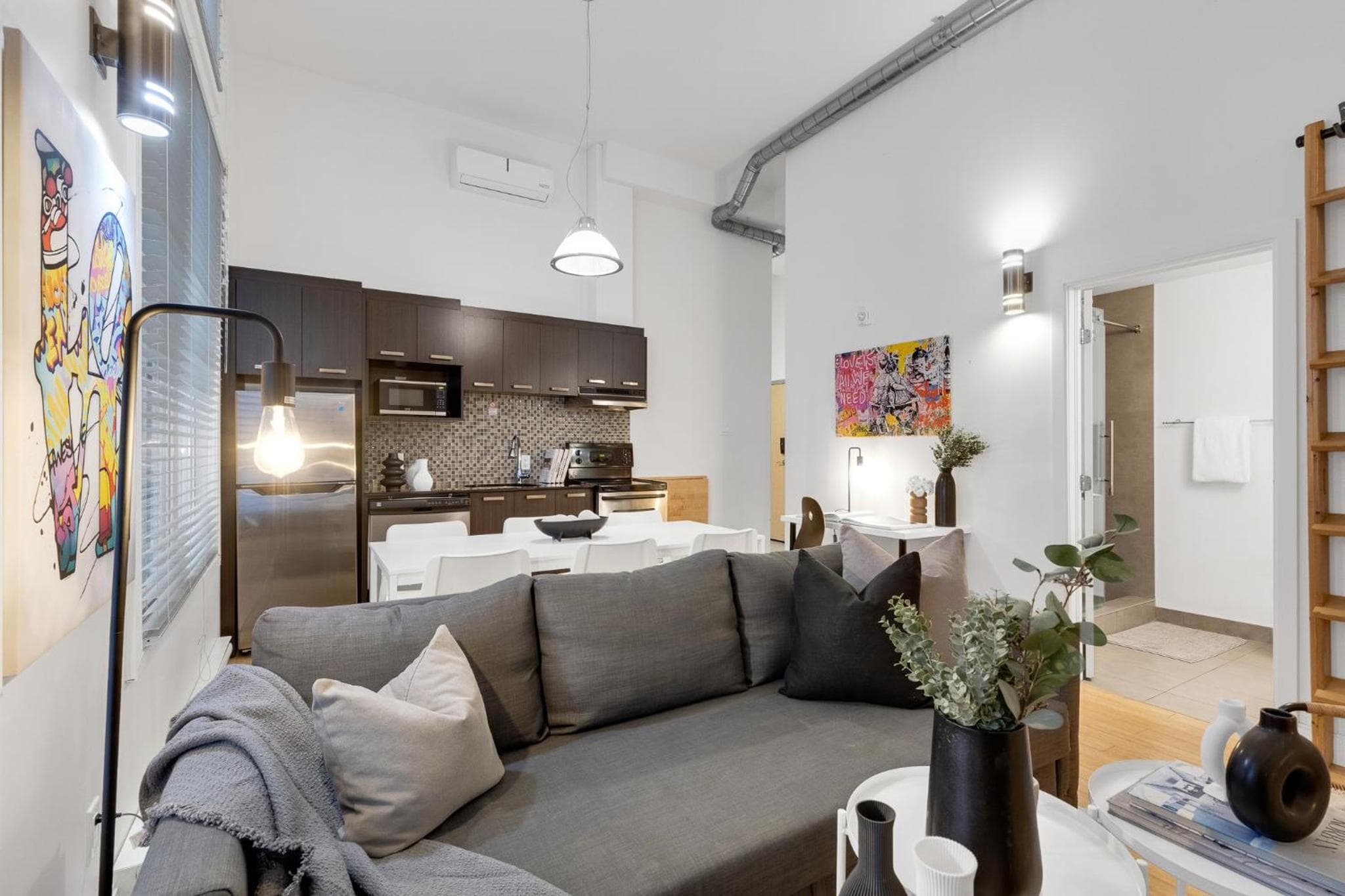 LiV MTL Main Plateau Suites Near Downtown Montreal