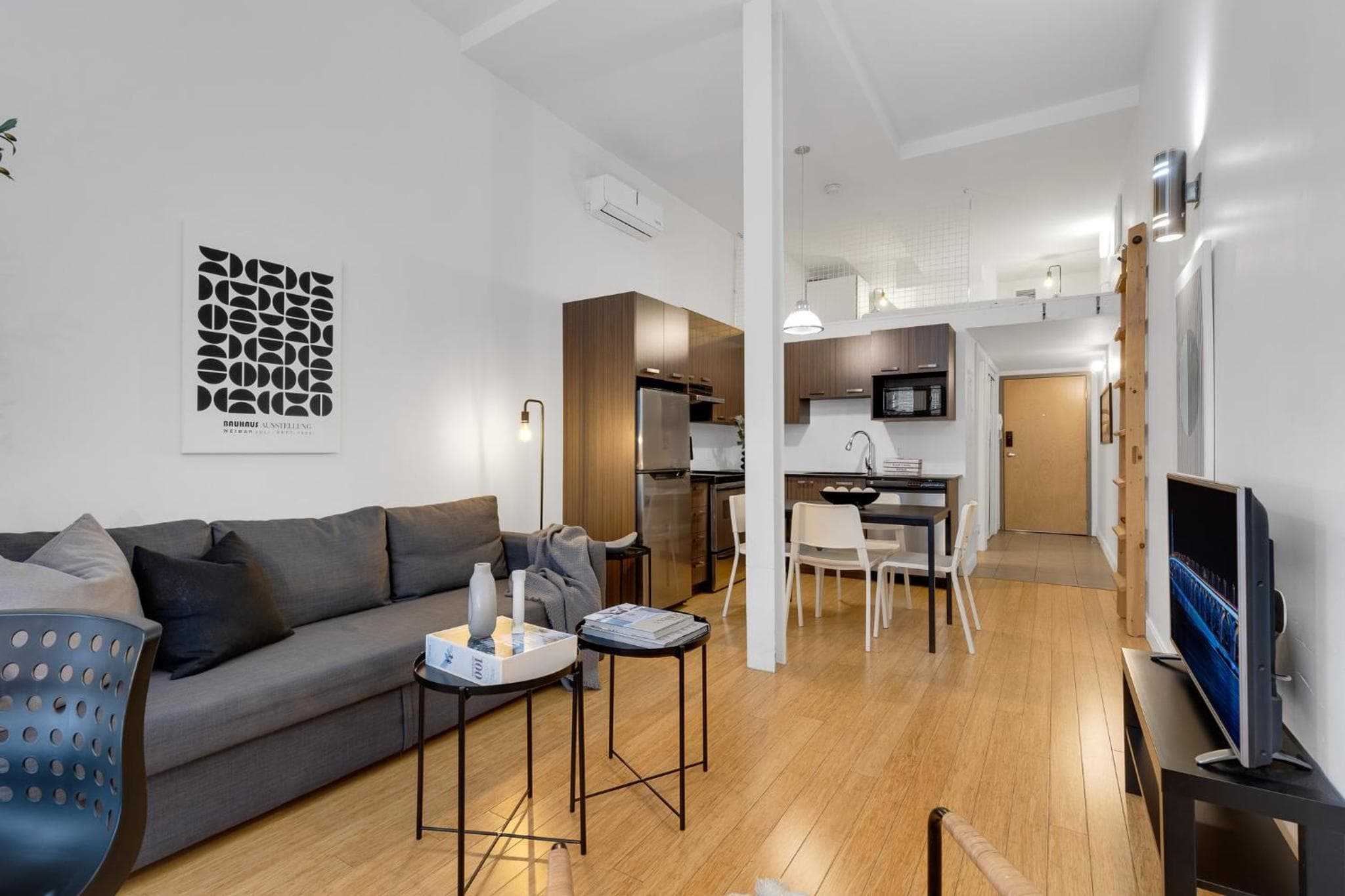 LiV MTL Main Plateau Suites Near Downtown Montreal