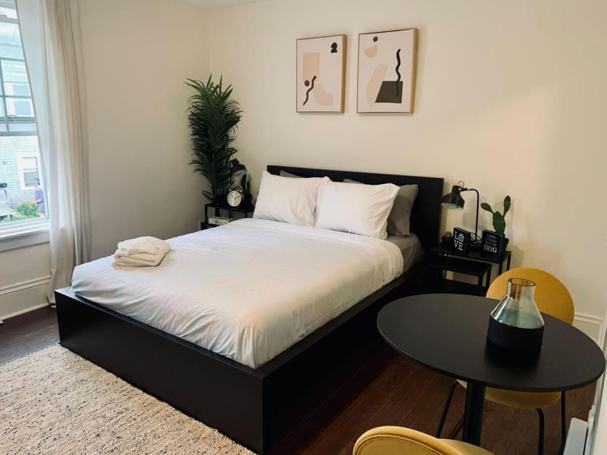 Pet-Friendly Lovely Studio #2 at Doggy Digs, Balcony