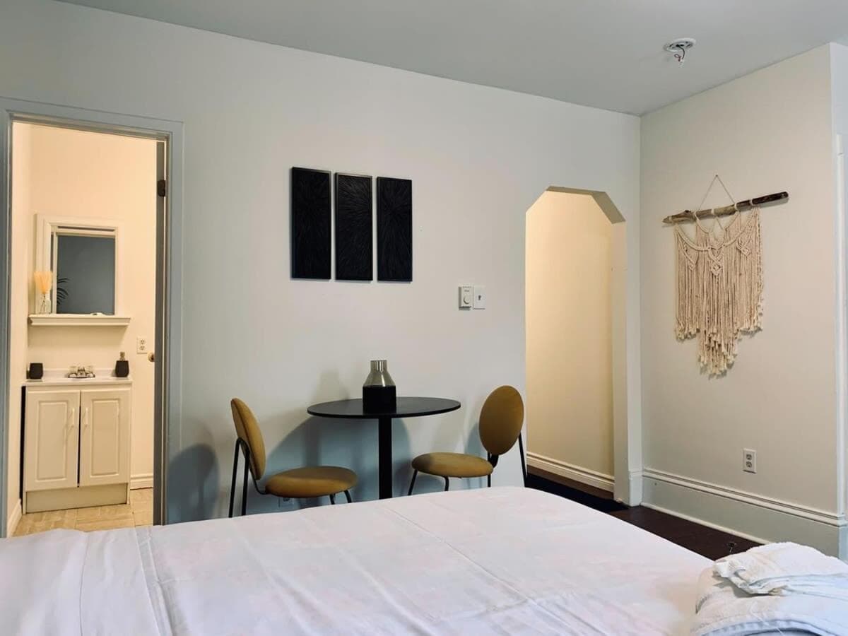 Pet-Friendly Lovely Studio #2 at Doggy Digs, Balcony
