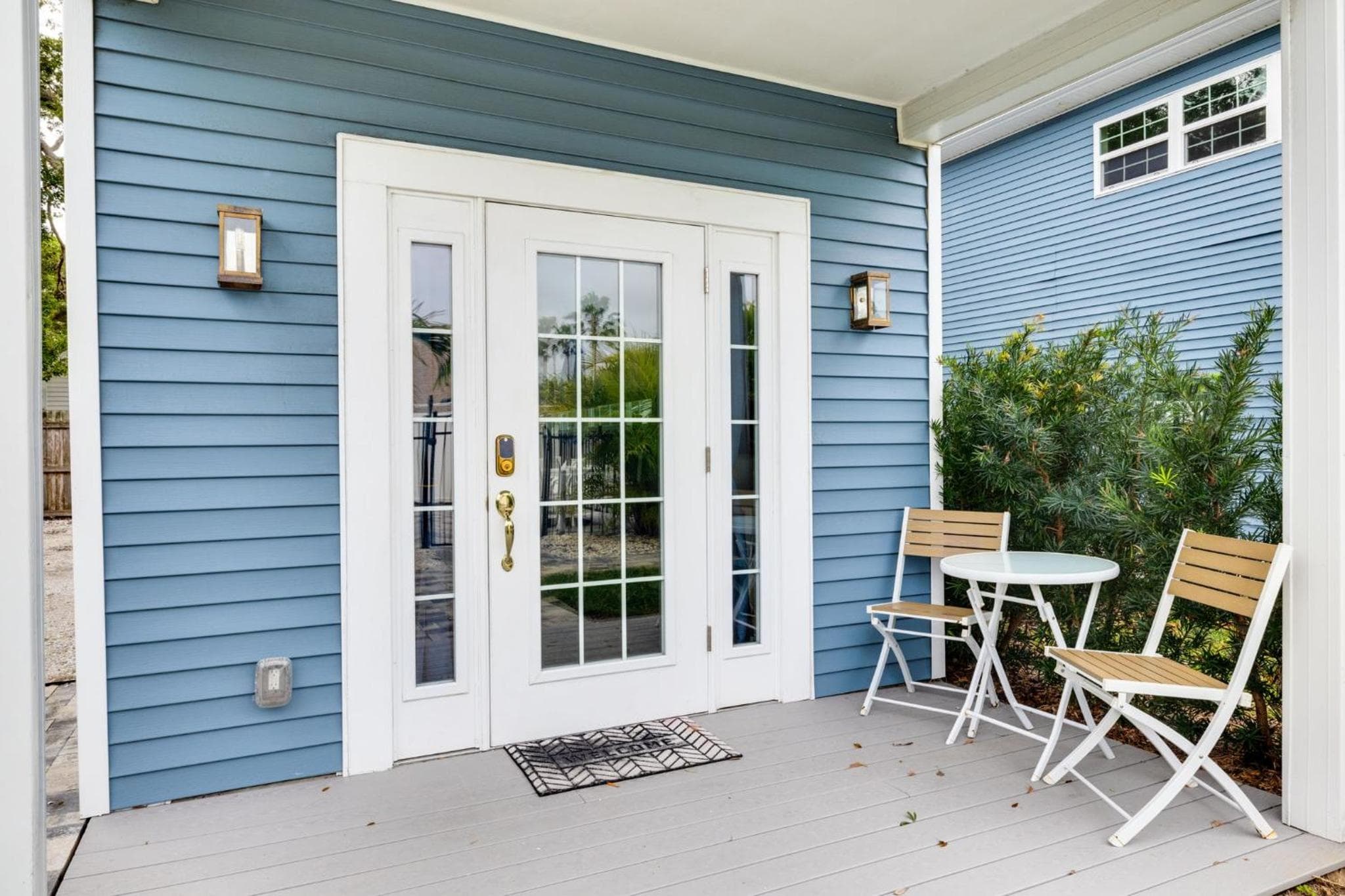 SANDY - Cheerful 1 bedroom tiny house with pool