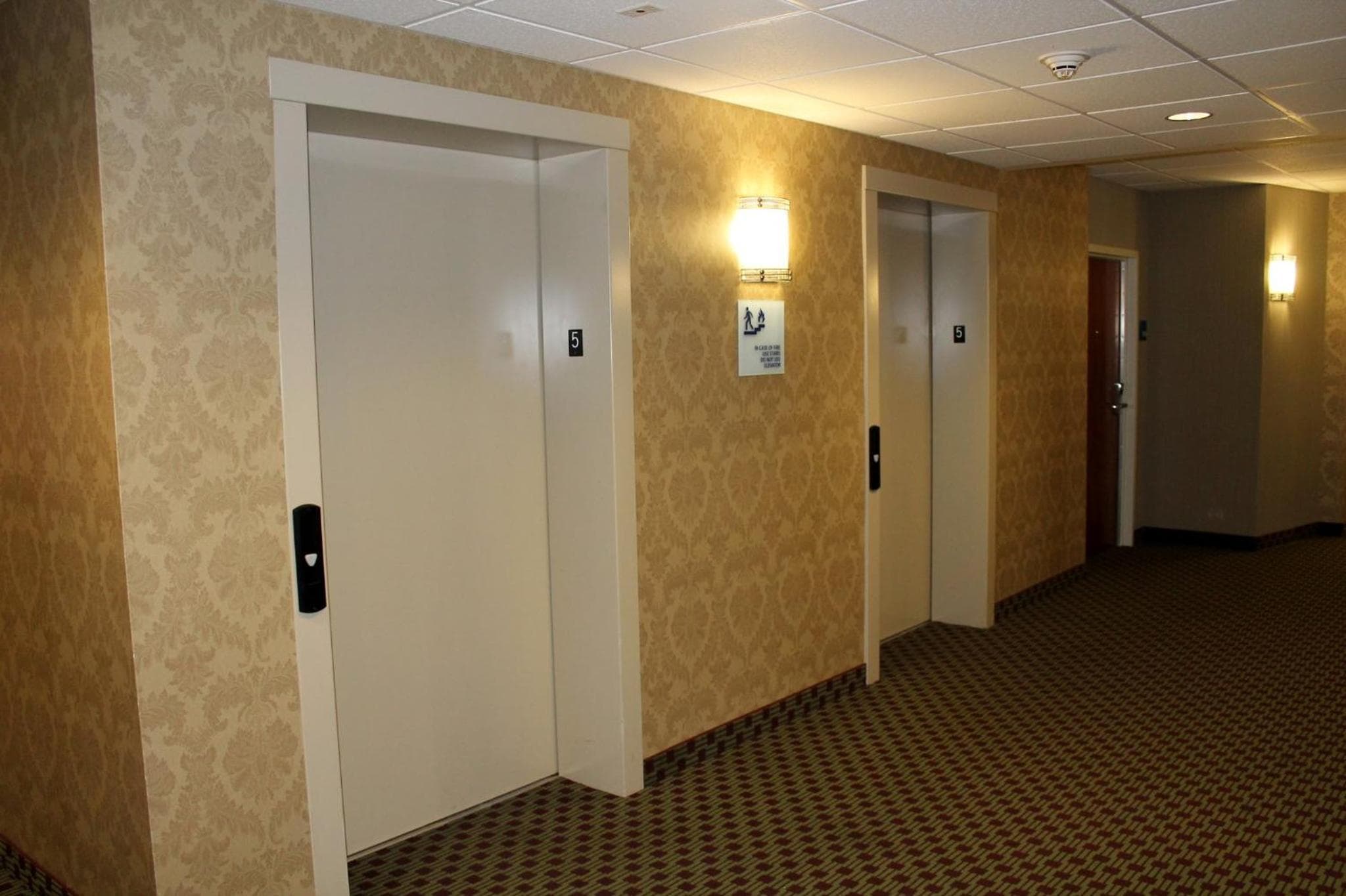 Holiday Inn Express & Suites Harrisburg West