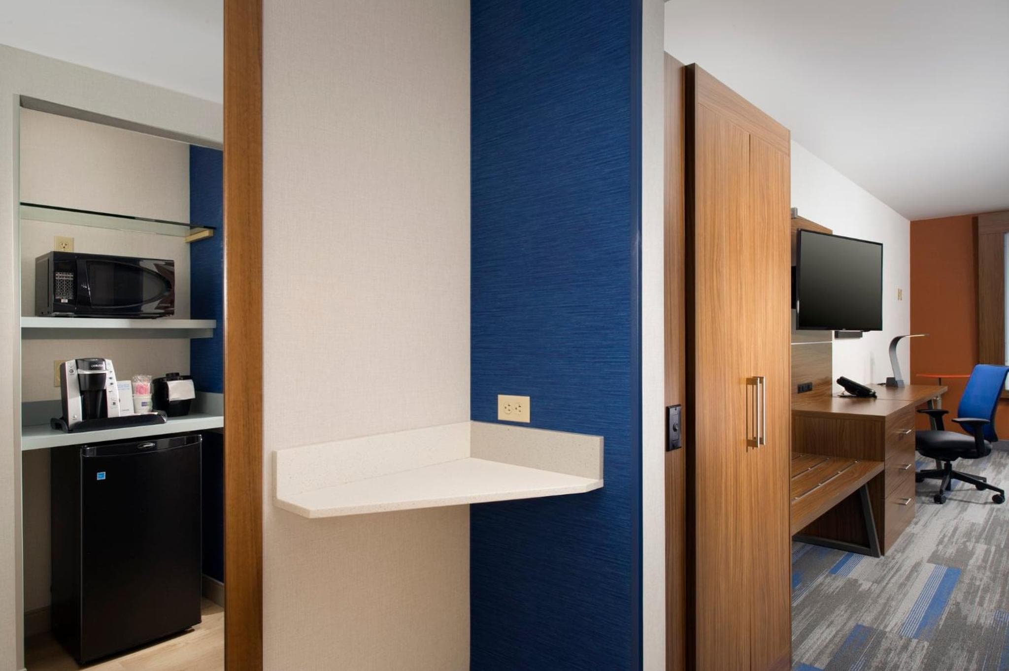 Holiday Inn Express & Suites by IHG Altoona by IHG