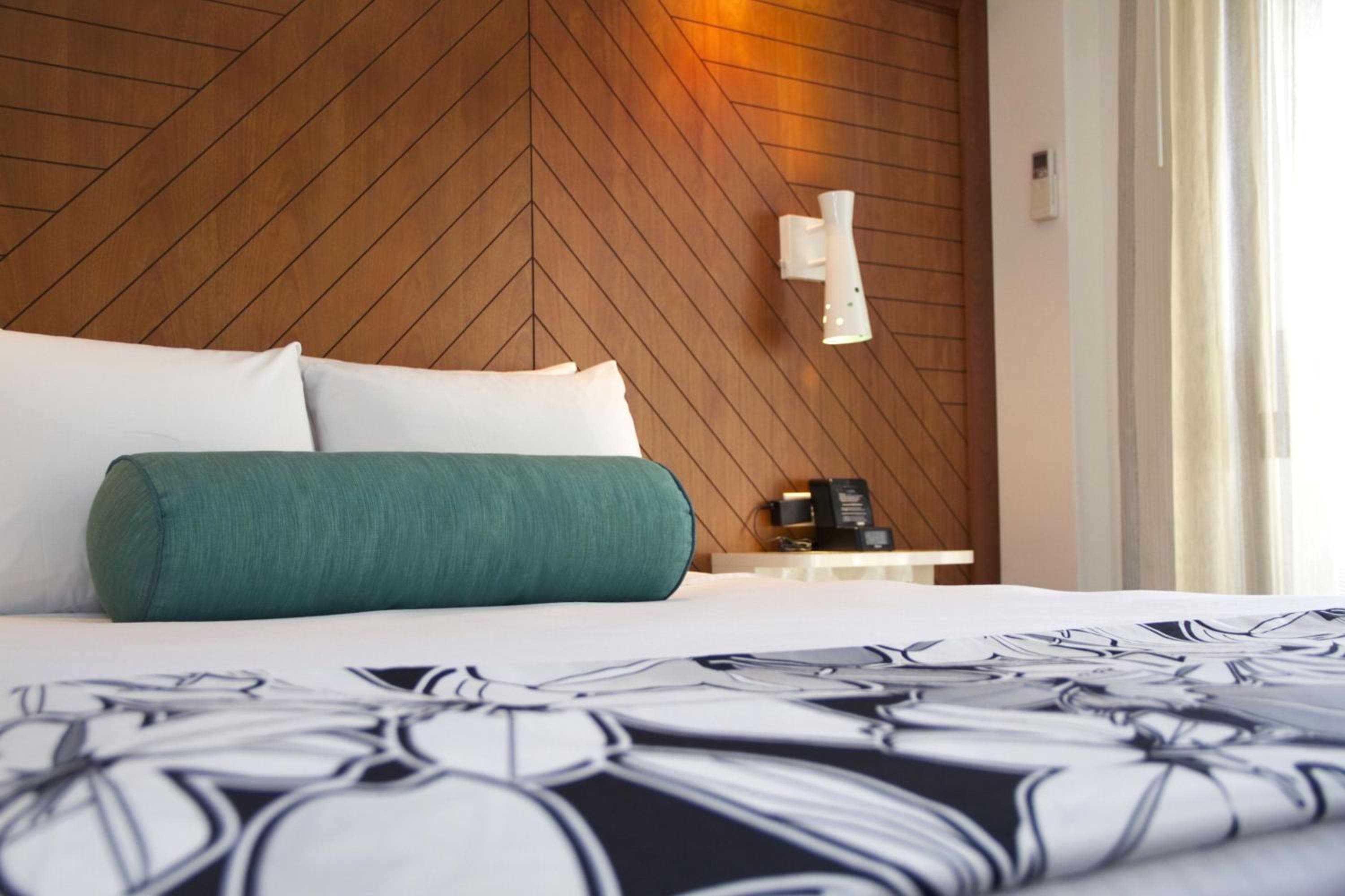 Oasis Hotel Waikiki