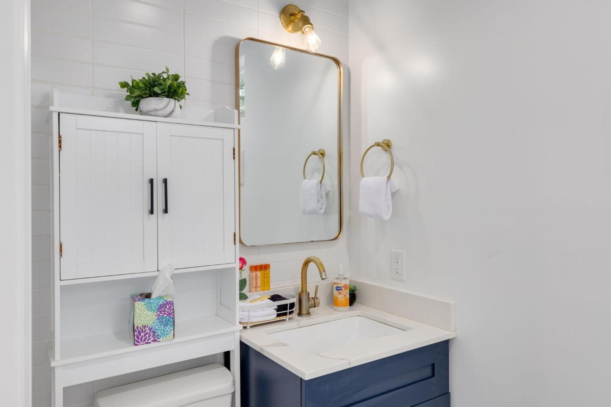 SHELLY - Cozy 1 bedroom tiny home with pool