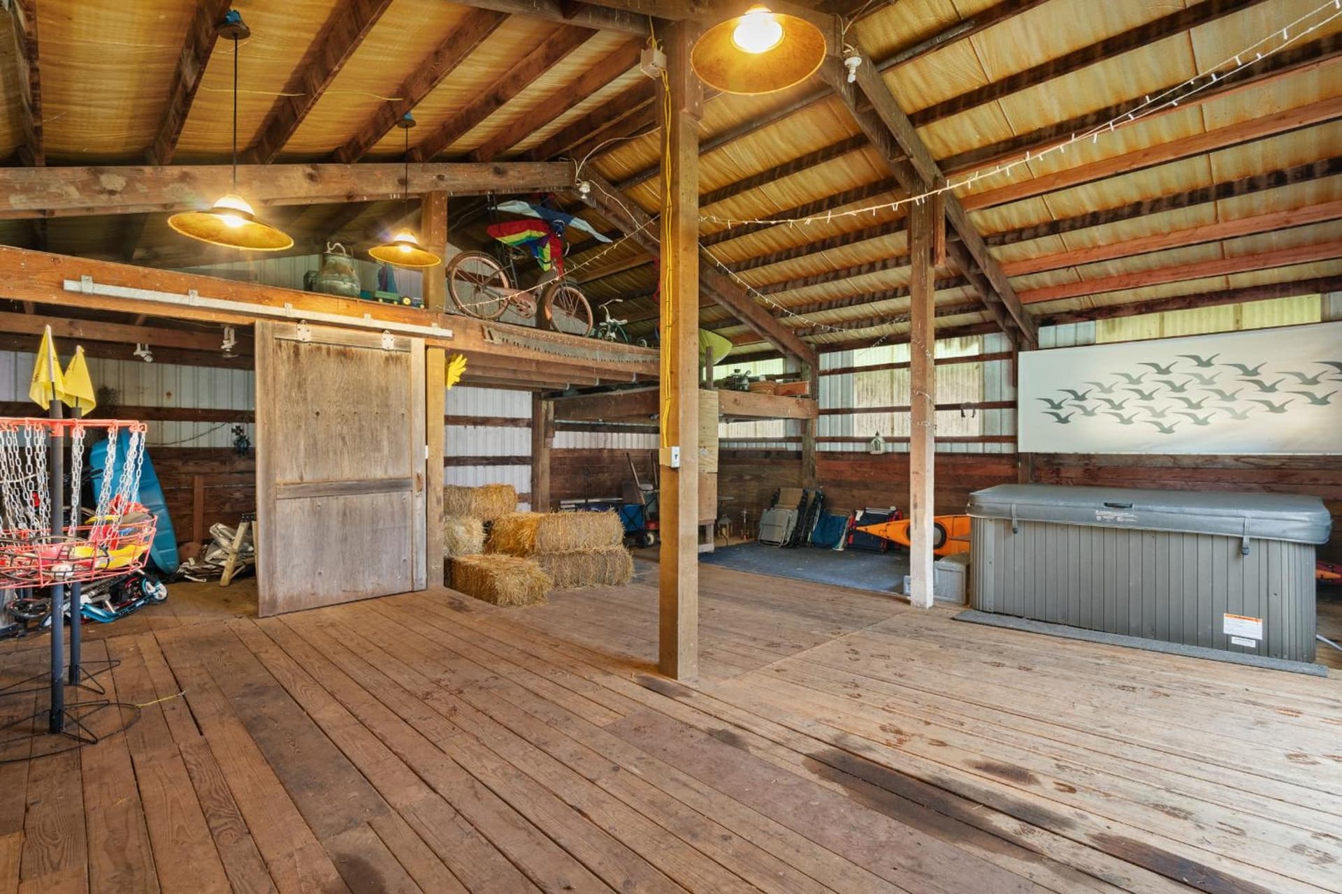 House near Lake w Beautiful Acres to Explore