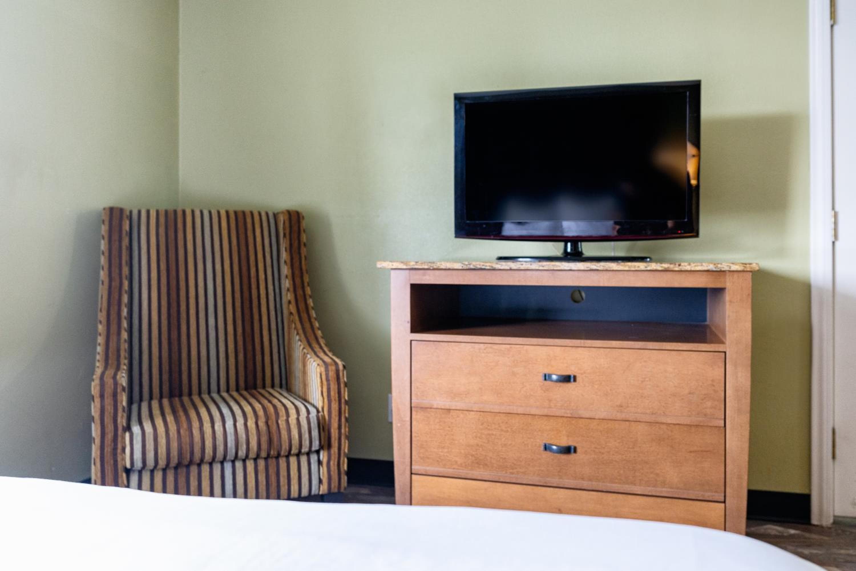 The Buena Park Hotel & Suites