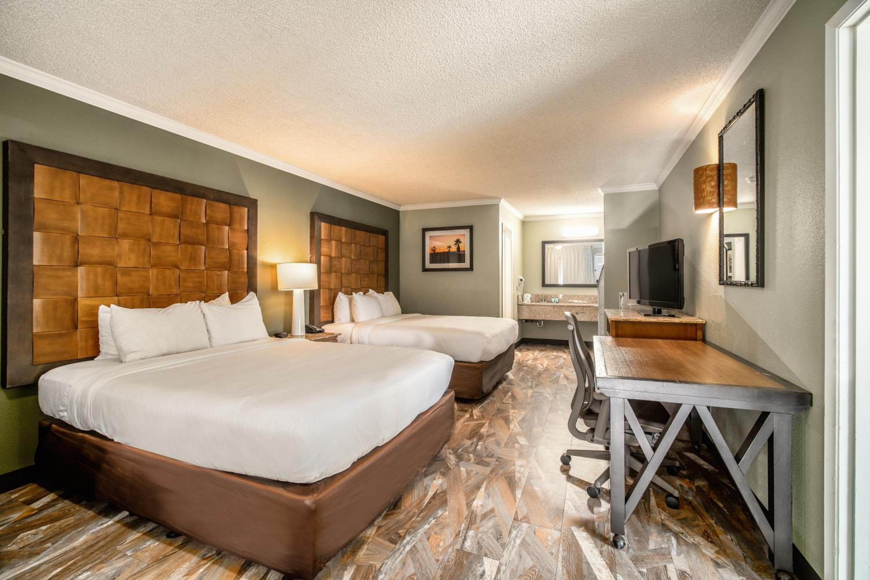 The Buena Park Hotel & Suites