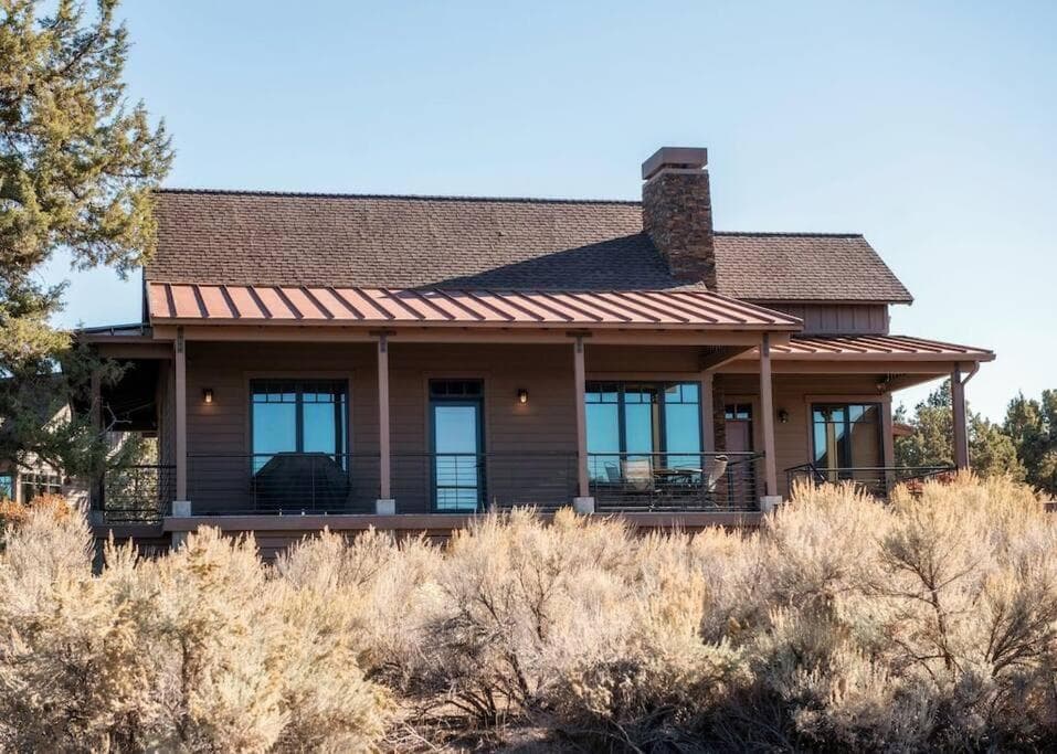 Sage Escape Cabin with Hot tub at Brasada Ranch
