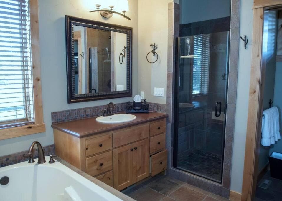 Sage Escape Cabin with Hot tub at Brasada Ranch