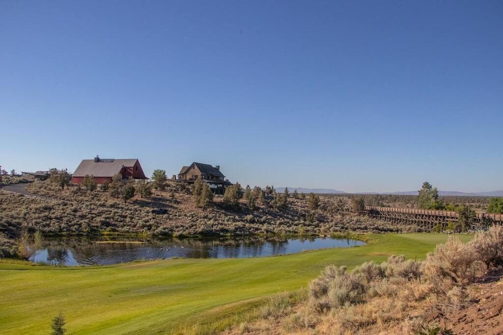 Sage Escape Cabin with Hot tub at Brasada Ranch