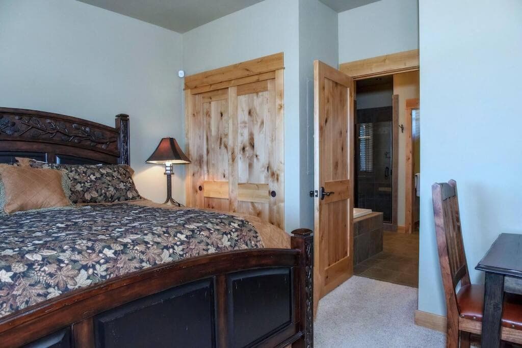 Sage Escape Cabin with Hot tub at Brasada Ranch