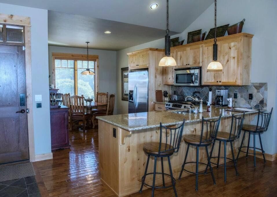 Sage Escape Cabin with Hot tub at Brasada Ranch