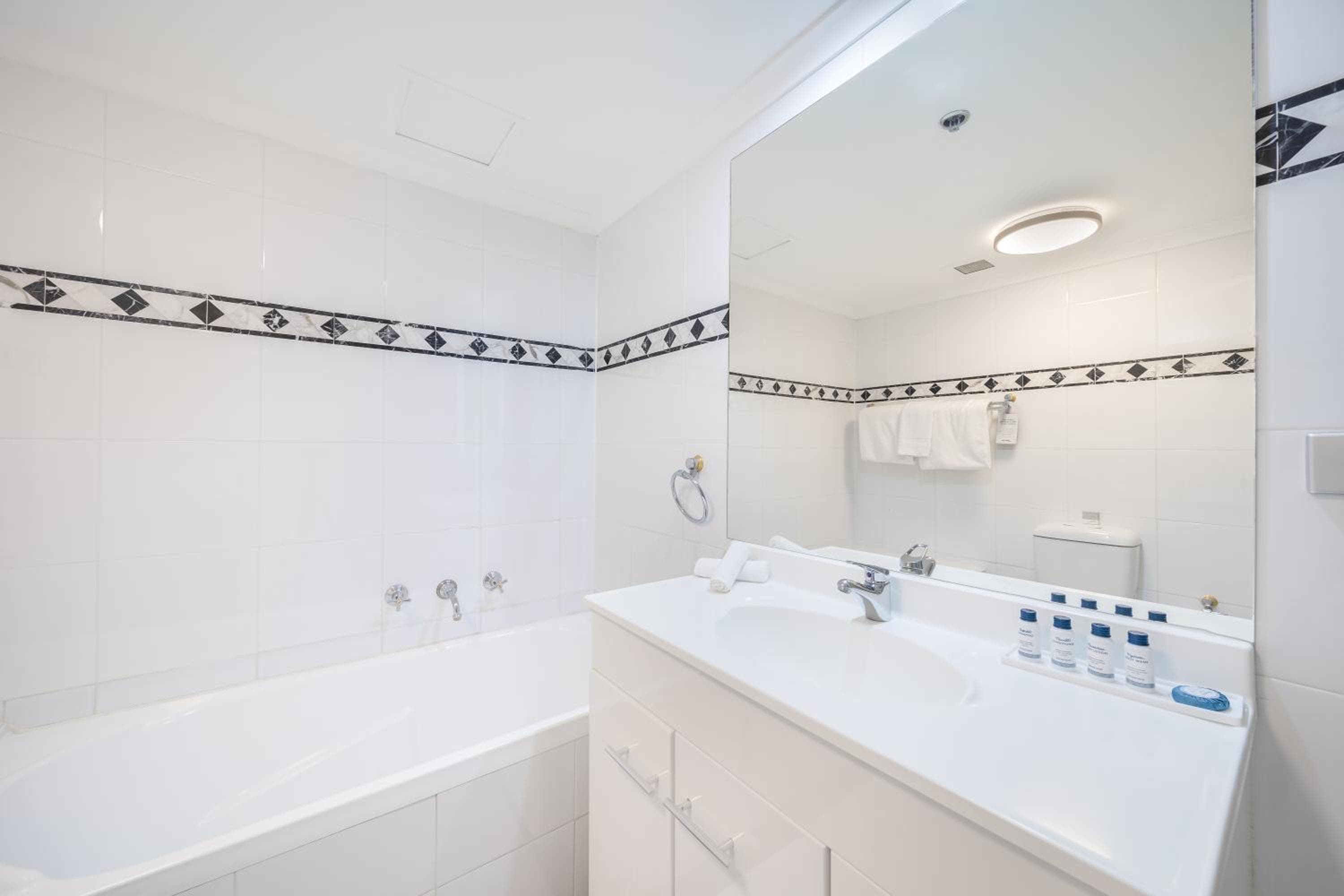 Oaks Sydney Castlereagh Suites