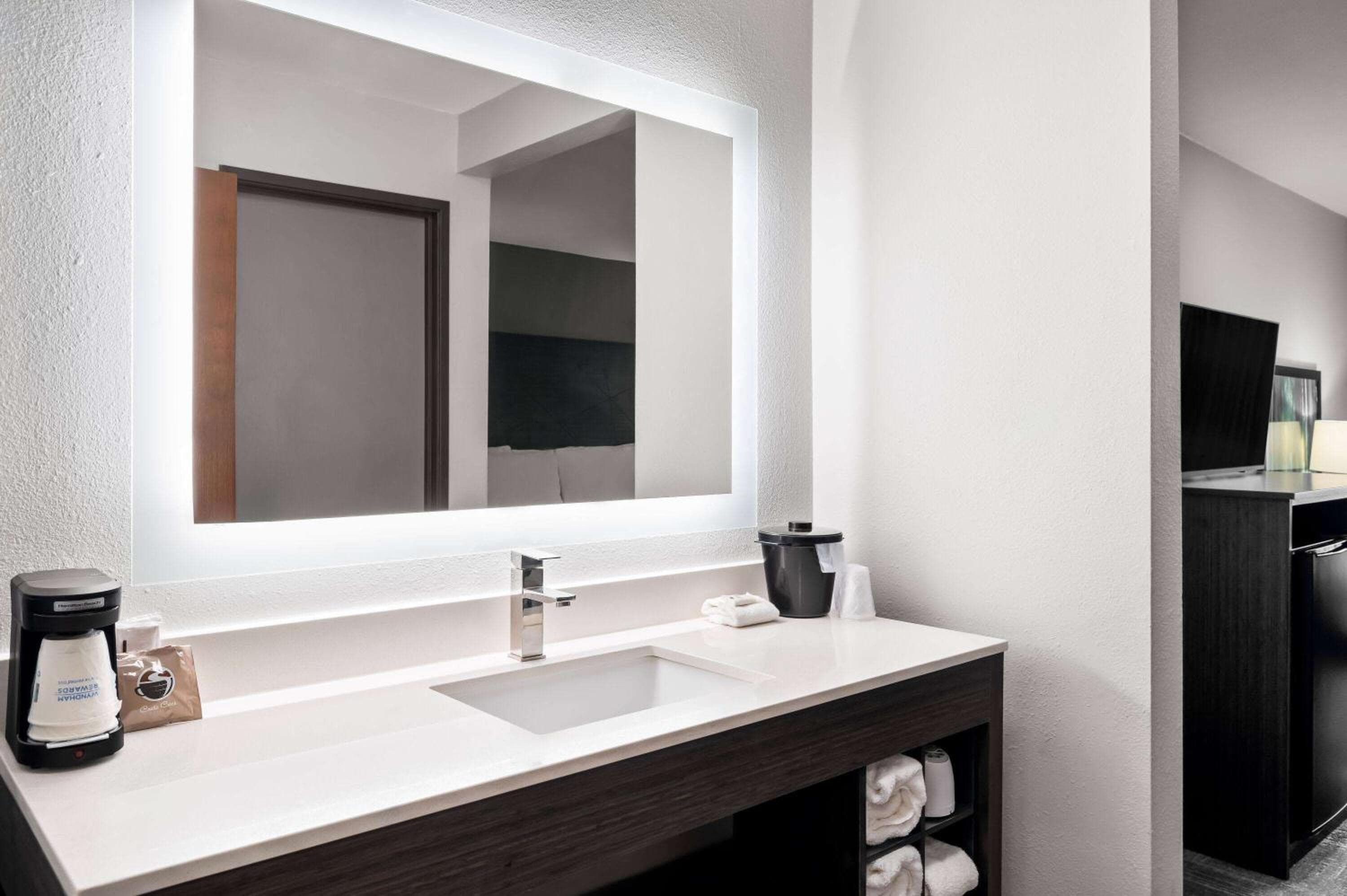 La Quinta Inn by Wyndham Indianapolis Airport Executive Dr