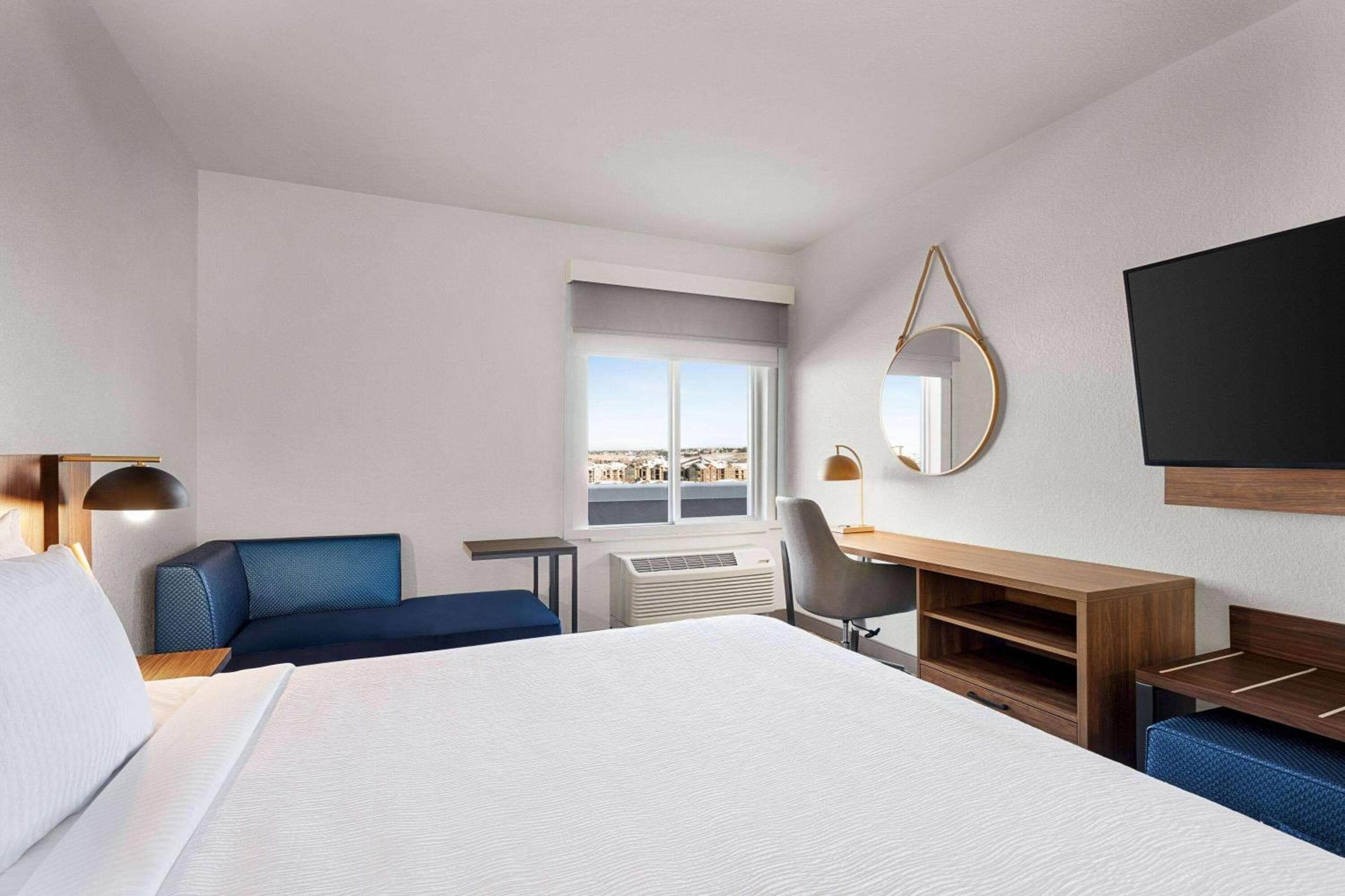La Quinta Inn & Suites by Wyndham Denver Parker
