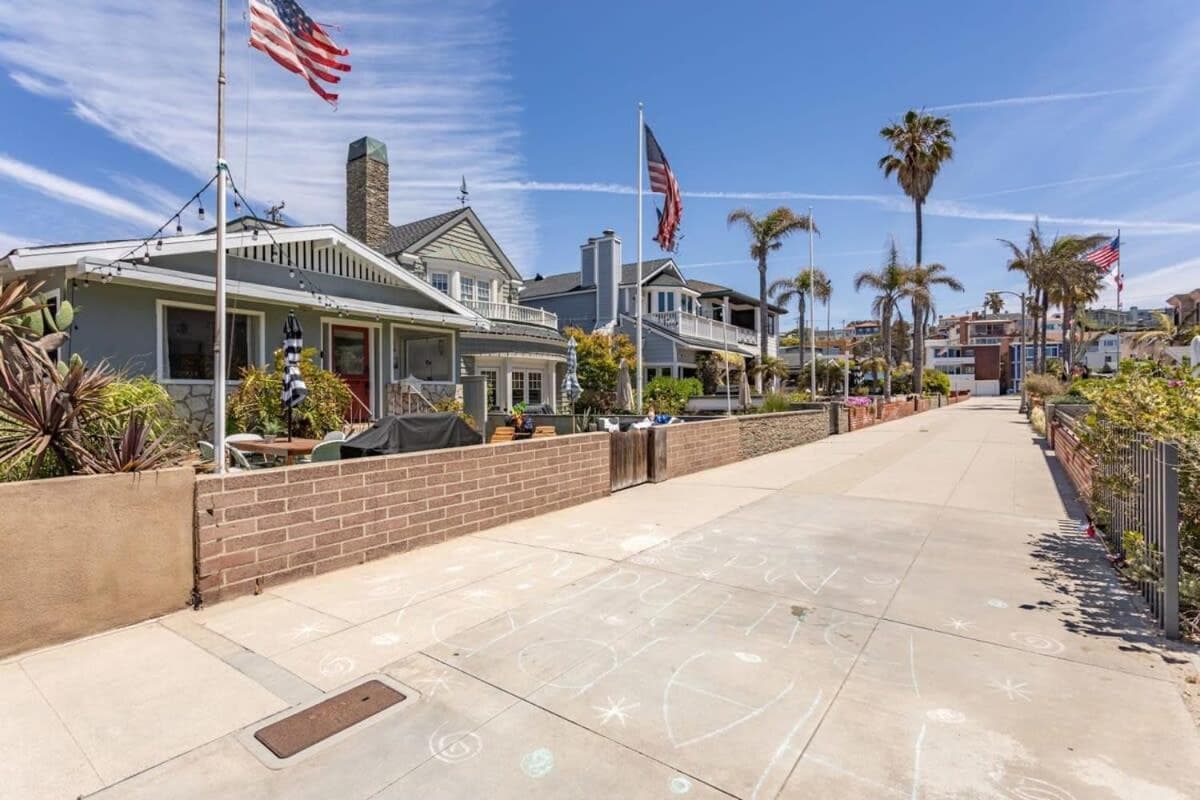 Hermosa Bungalow 1920s Charm Steps to the Strand
