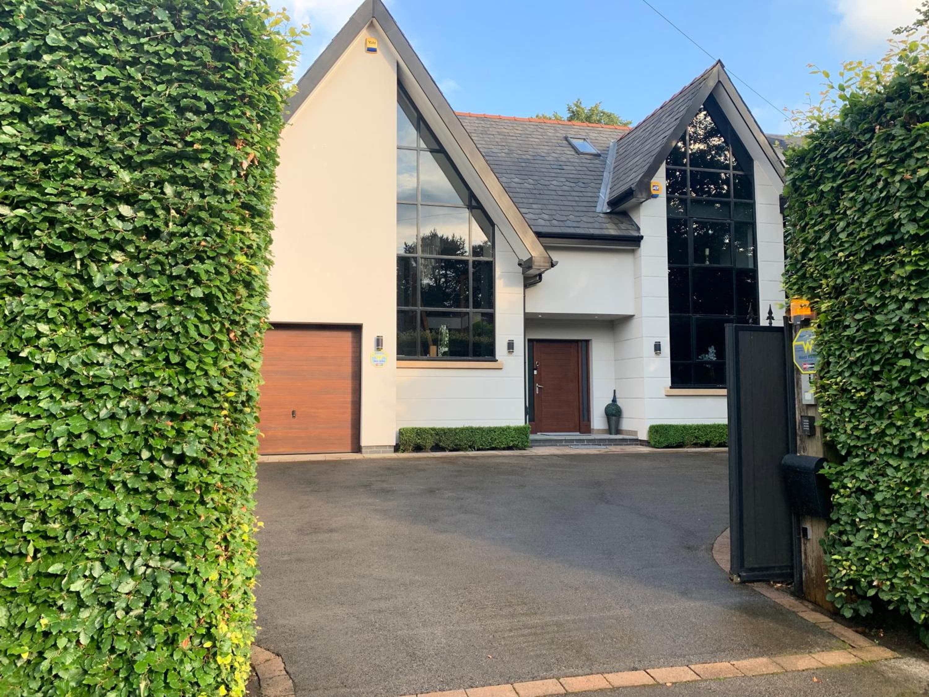 Luxury 5 Bed All En-Suite Cinema Room