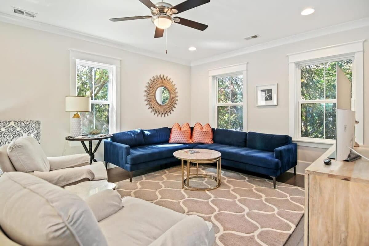 Mt Pleasant Beach Retreat- Mins to Beach-Hot Tub