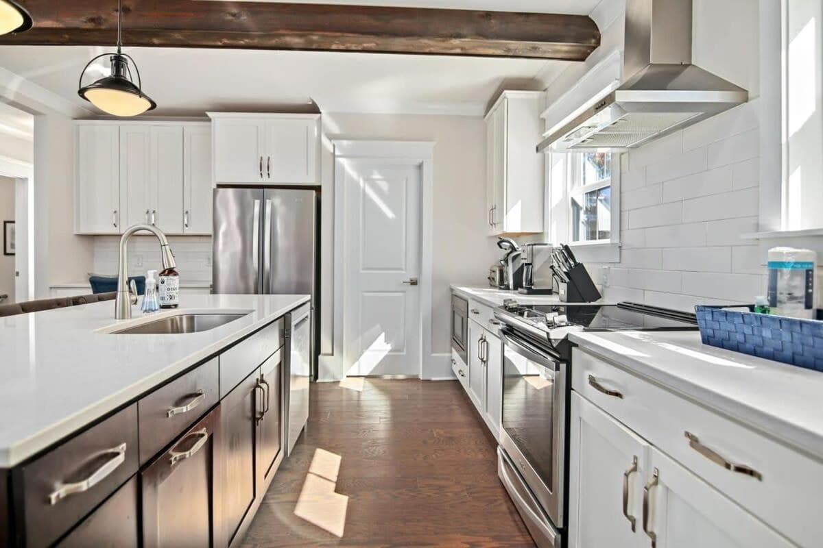 Mt Pleasant Beach Retreat- Mins to Beach-Hot Tub
