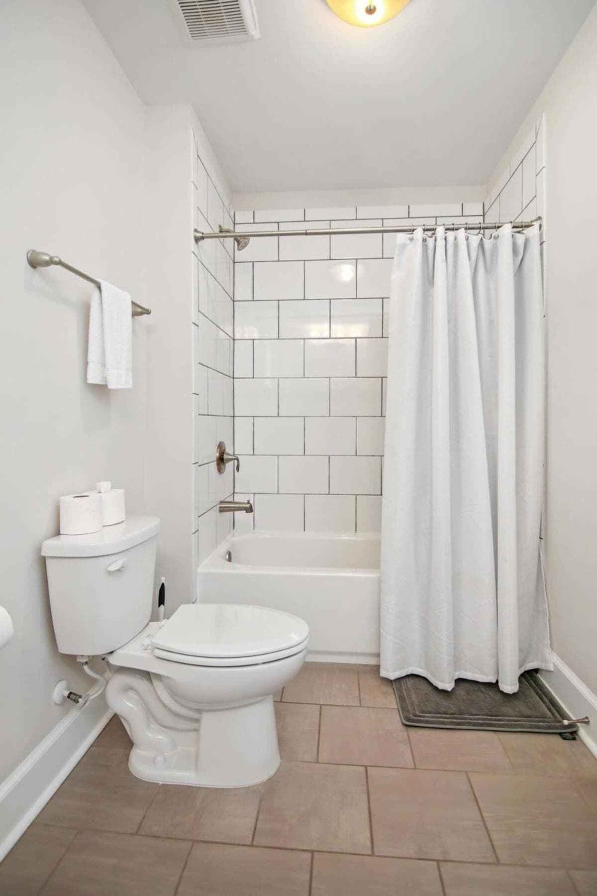 Mt Pleasant Beach Retreat- Mins to Beach-Hot Tub