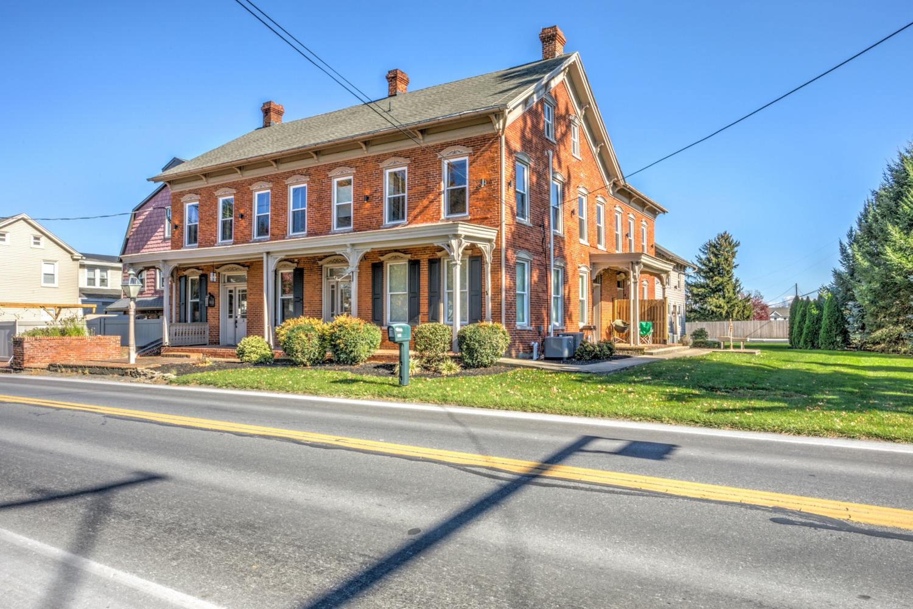 Legacy Manor 13 bedrooms Sleeps 26