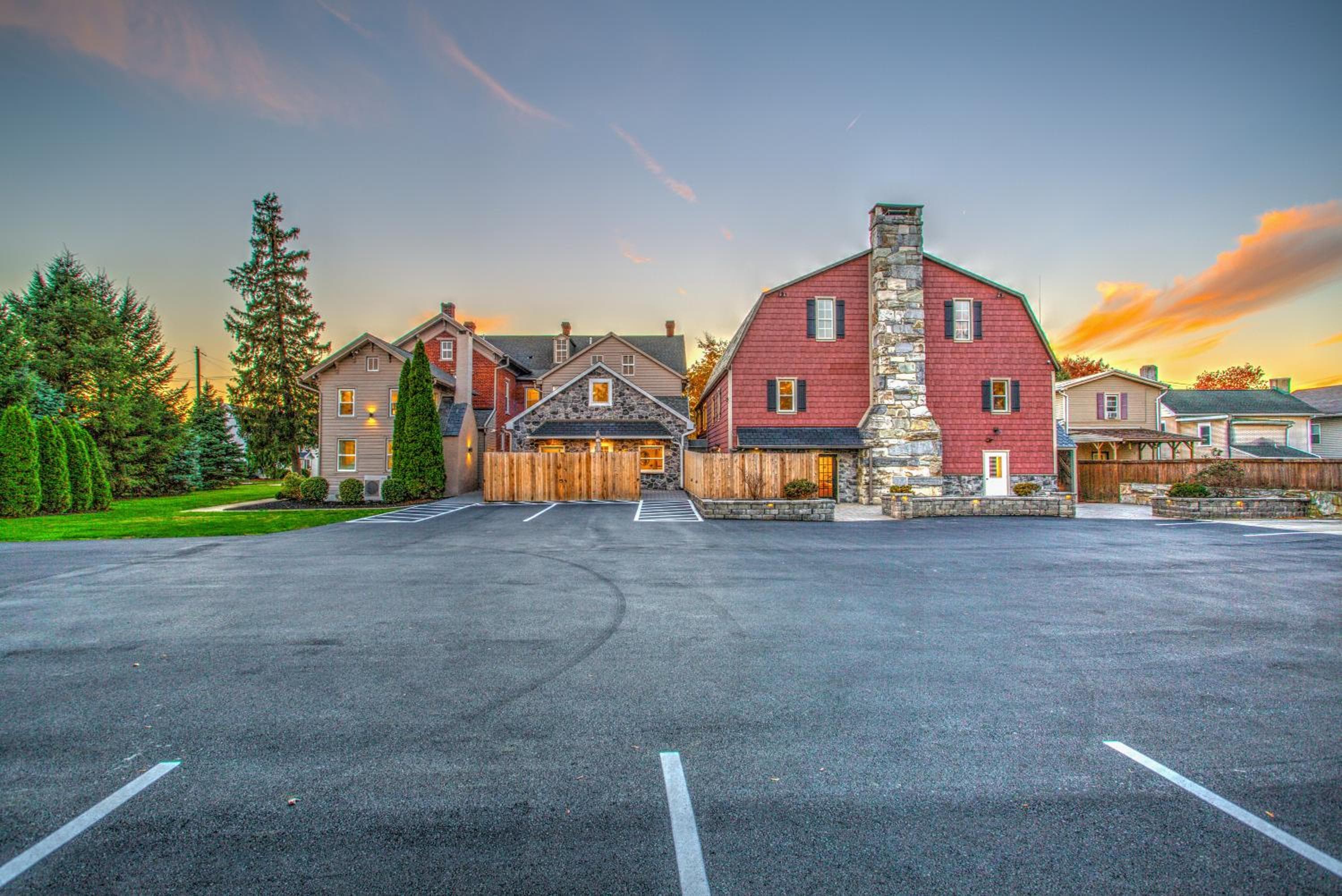 Legacy Manor 13 bedrooms Sleeps 26