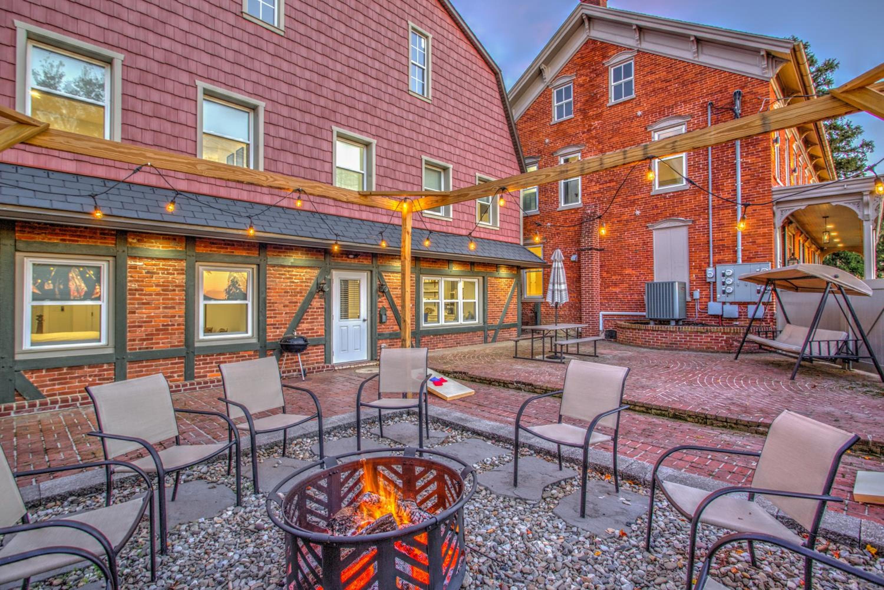 Legacy Manor 13 bedrooms Sleeps 26