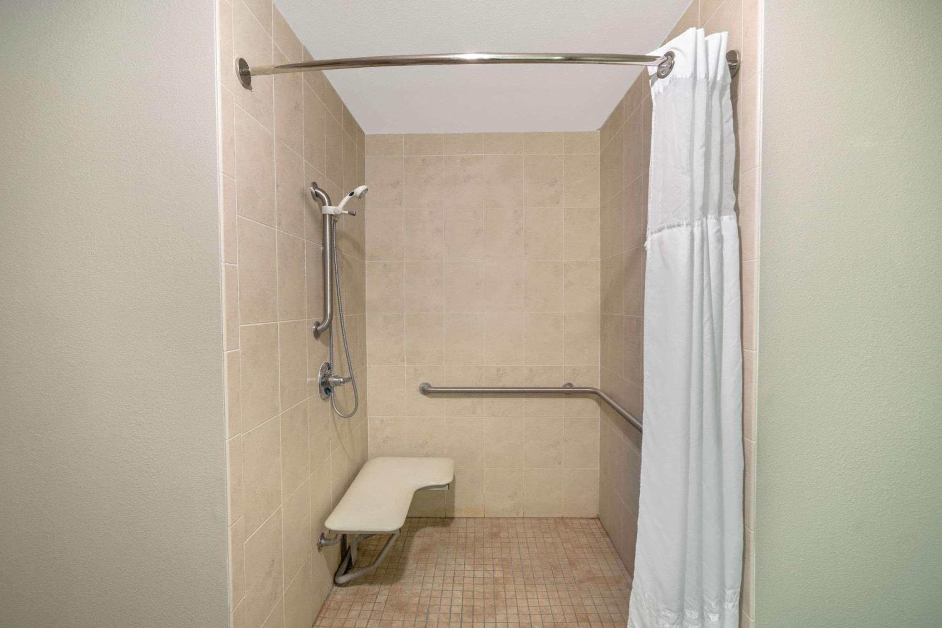 La Quinta by Wyndham Latham Albany Airport