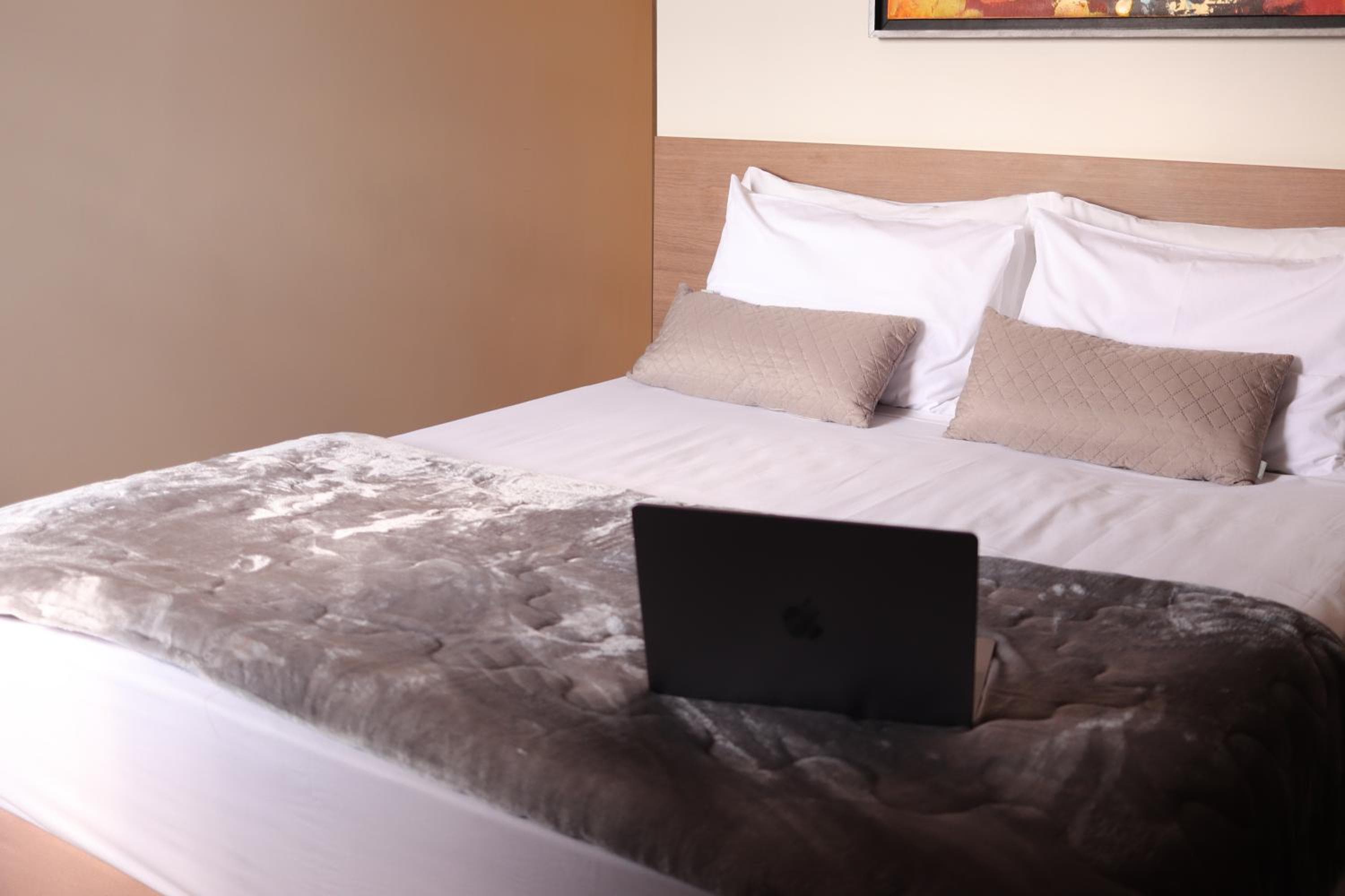Vida Plaza Hotel