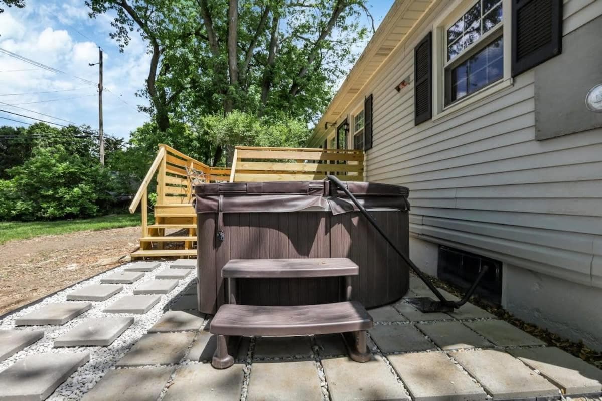 Housepitality - Electric Ave - 3 BDR and Hot Tub