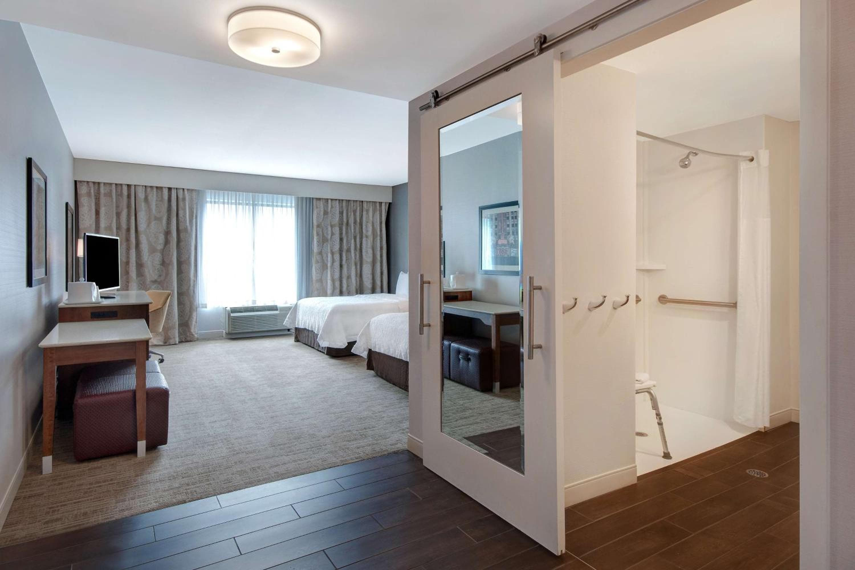 Hampton Inn & Suites Detroit/Troy