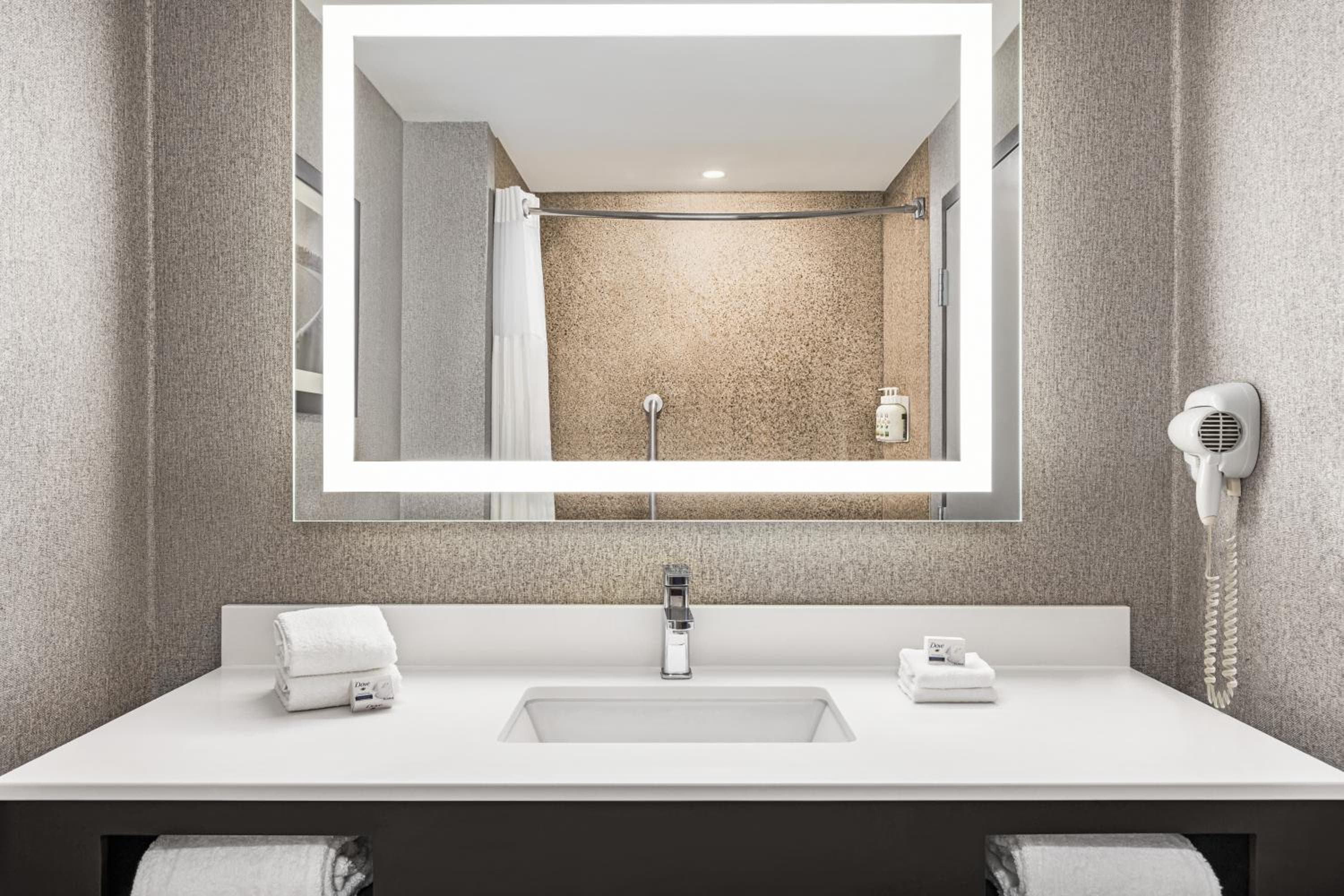 La Quinta by Wyndham Mt. Laurel - Philadelphia