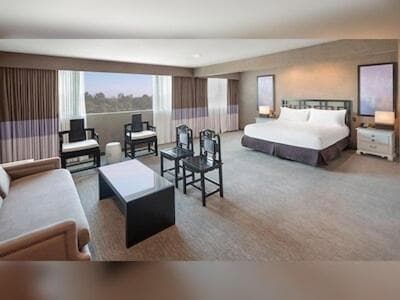 Luxe Sunset Boulevard Hotel
