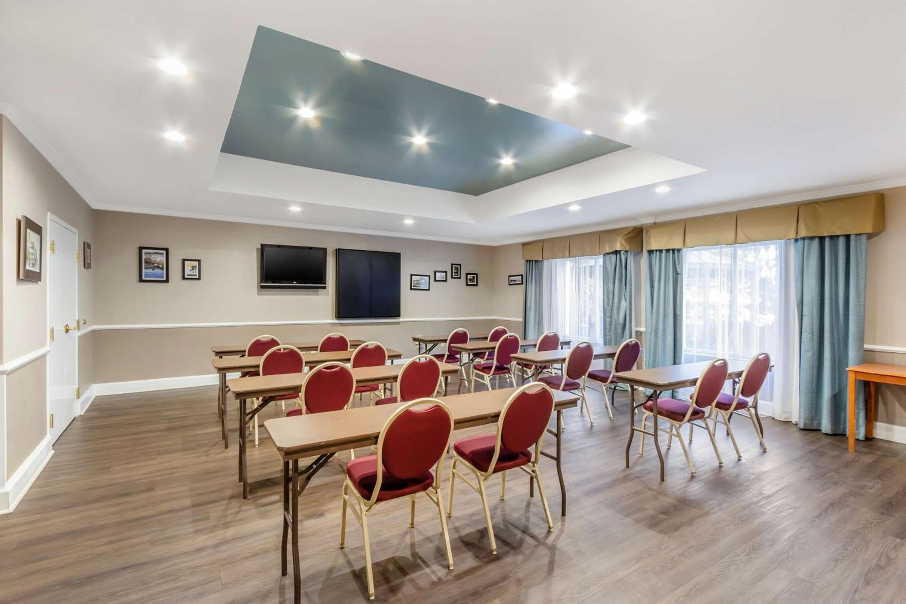 Comfort Inn & Suites North Charleston - Northwoods