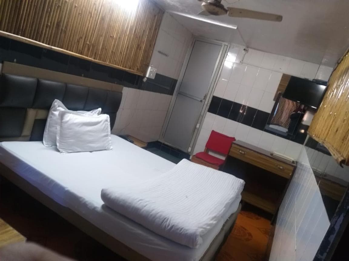Mayur Hotel And Restaurant